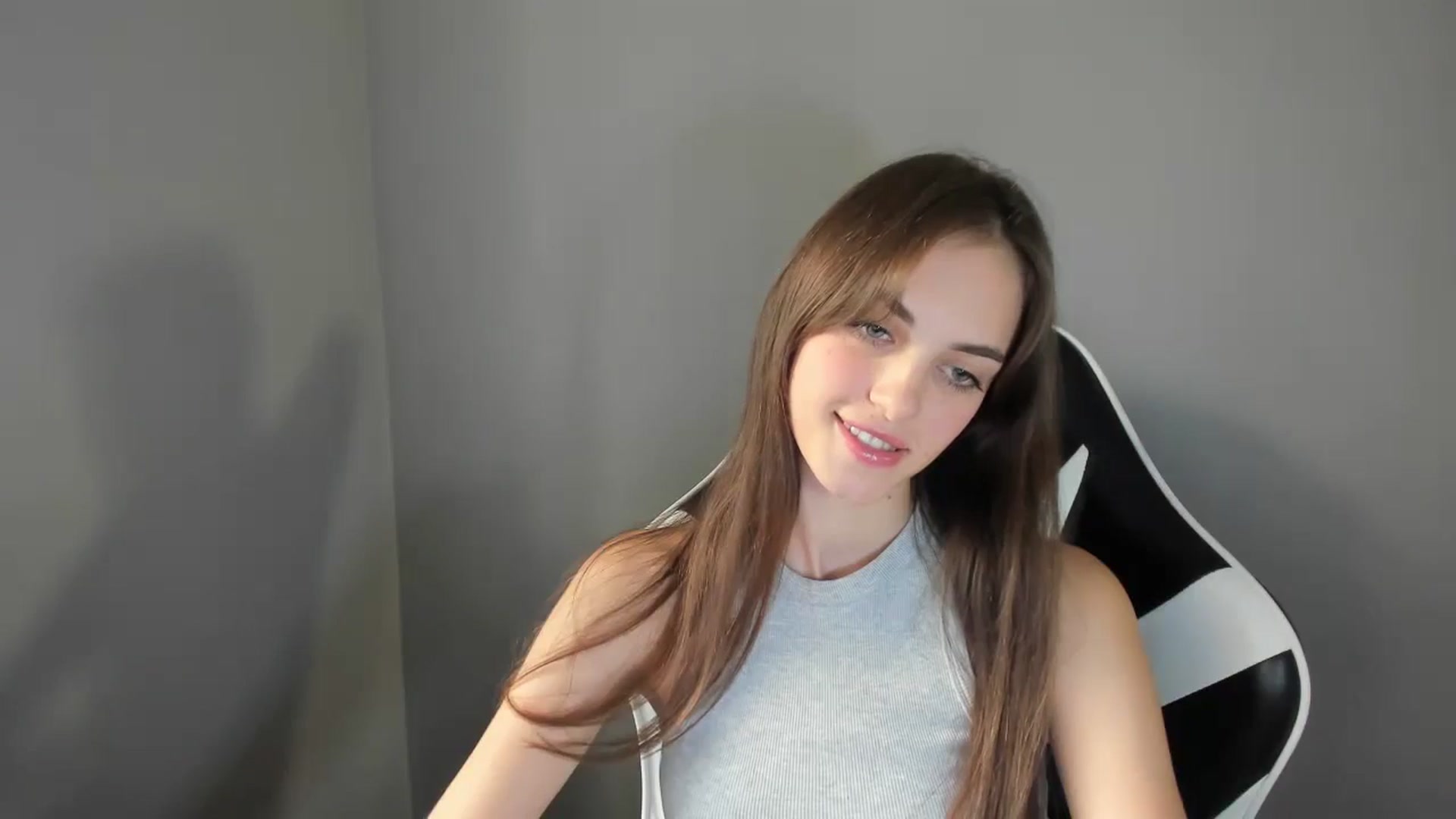 Gallery image thumbnail from Dashamoxy's myfreecams stream on, 08/28/2025, 14:37 image 3 of 20