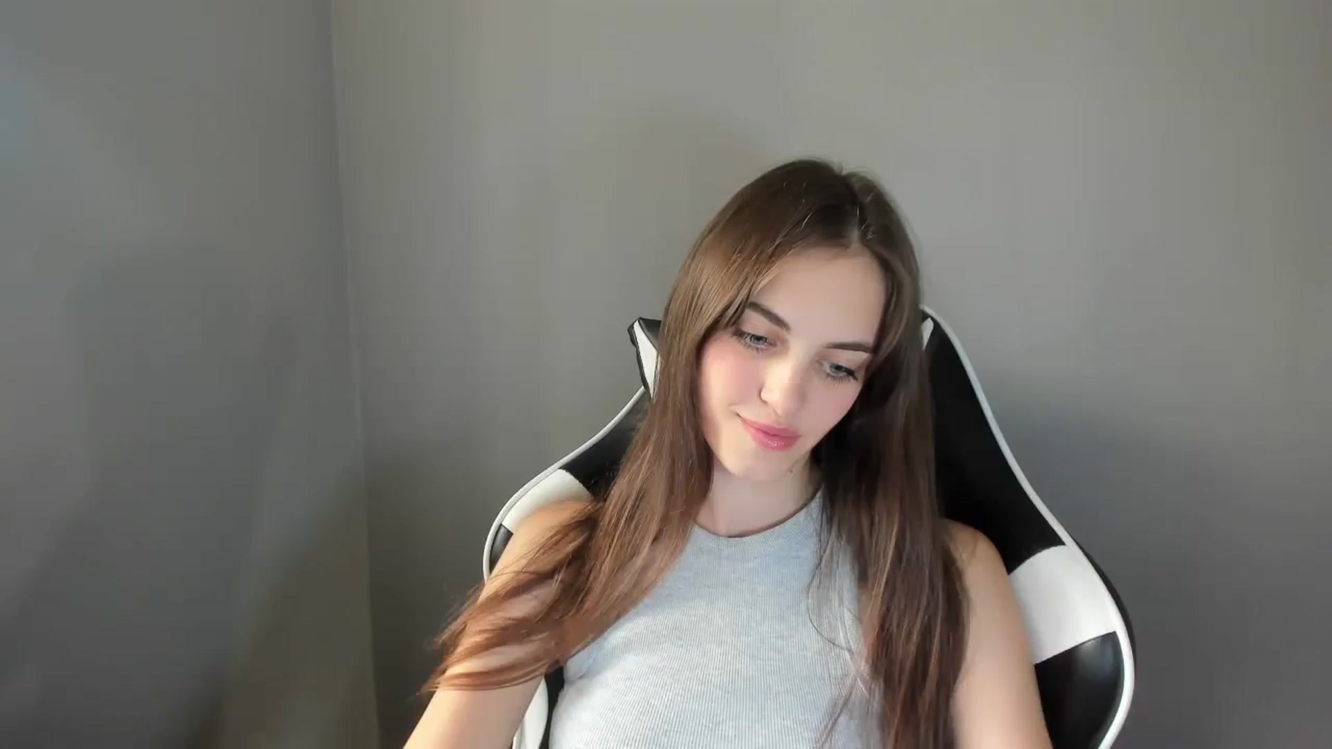 Gallery image thumbnail from Dashamoxy's myfreecams stream on, 08/28/2025, 14:37 image 18 of 20