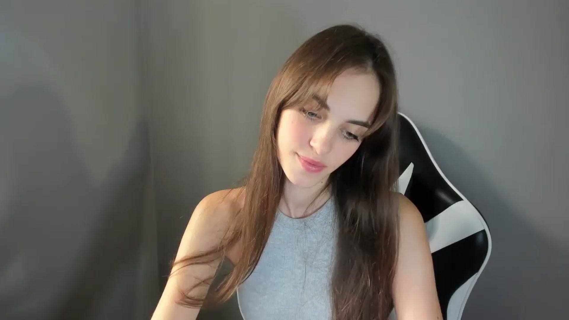 Gallery image thumbnail from Dashamoxy's myfreecams stream on, 08/28/2025, 14:37 image 14 of 20