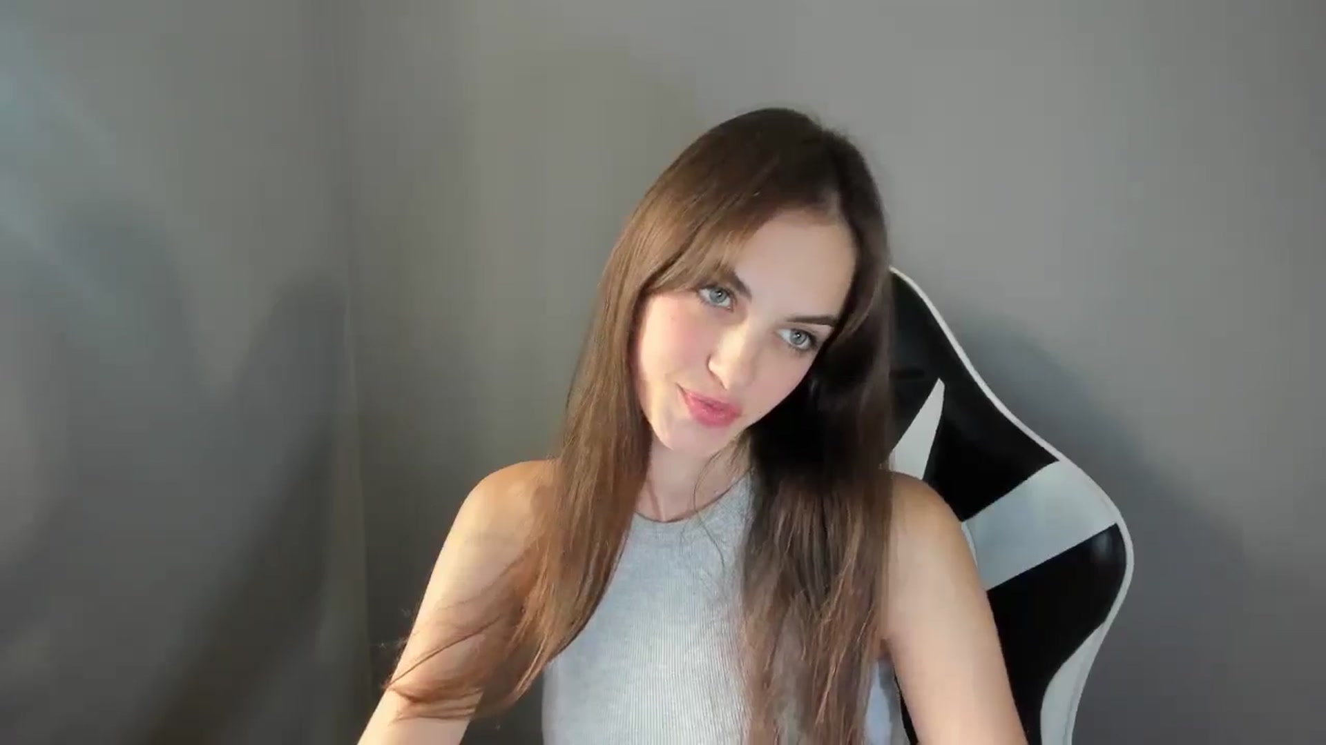 Gallery image thumbnail from Dashamoxy's myfreecams stream on, 08/28/2025, 14:37 image 10 of 20