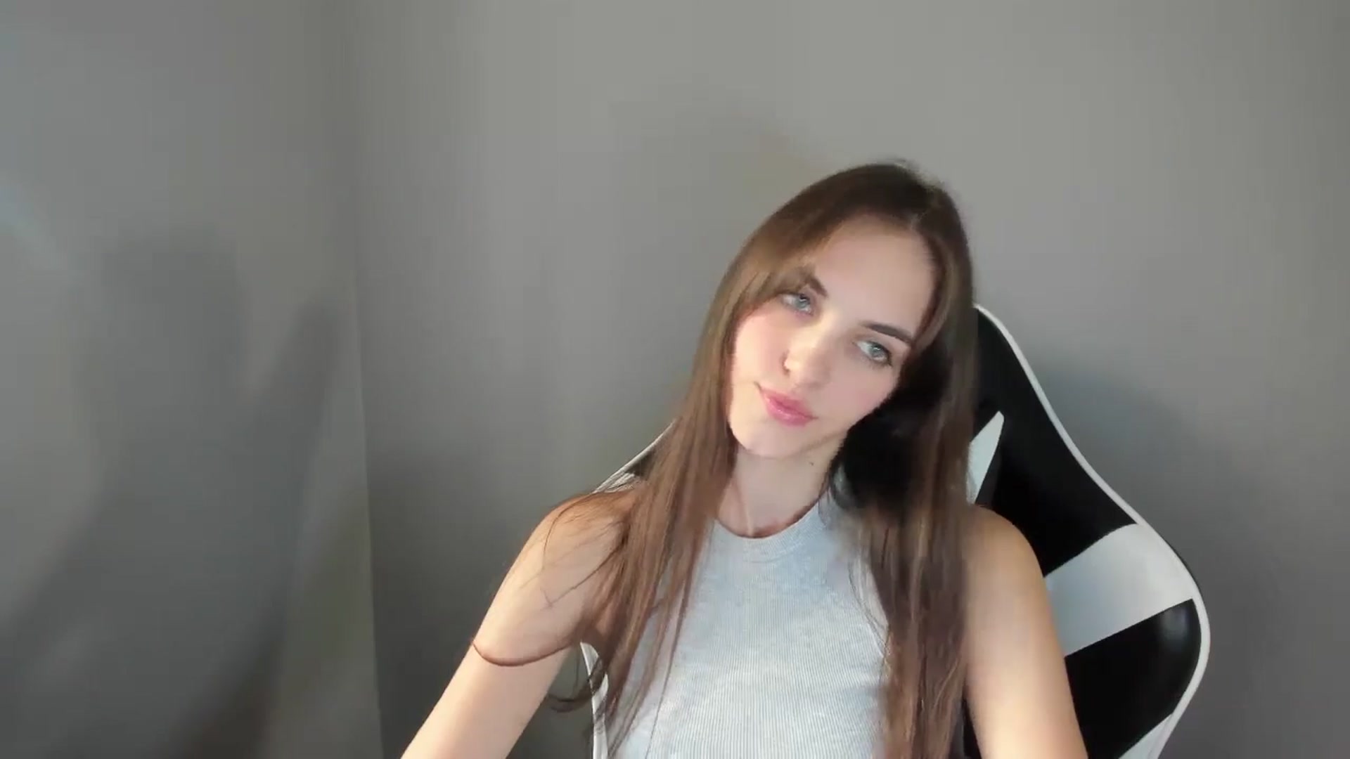 Gallery image thumbnail from Dashamoxy's myfreecams stream on, 08/28/2025, 14:37 image 6 of 20