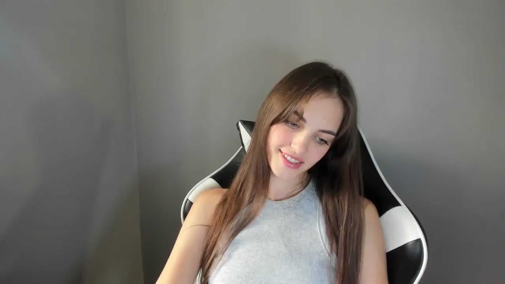 Gallery image thumbnail from Dashamoxy's myfreecams stream on, 08/28/2025, 14:37 image 17 of 20