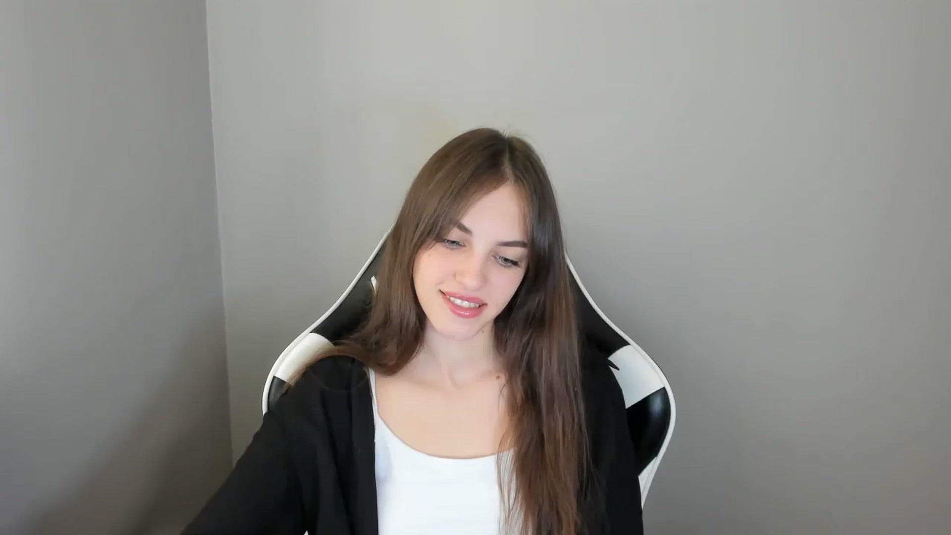 Gallery image thumbnail from Dashamoxy's myfreecams stream on, 08/29/2025, 11:13 image 3 of 20