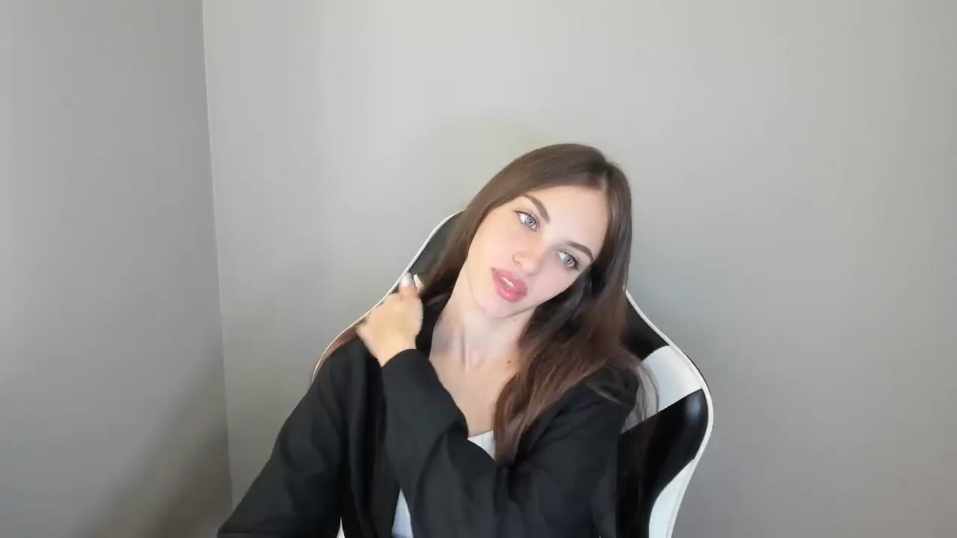 Gallery image thumbnail from Dashamoxy's myfreecams stream on, 08/29/2025, 11:13 image 6 of 20