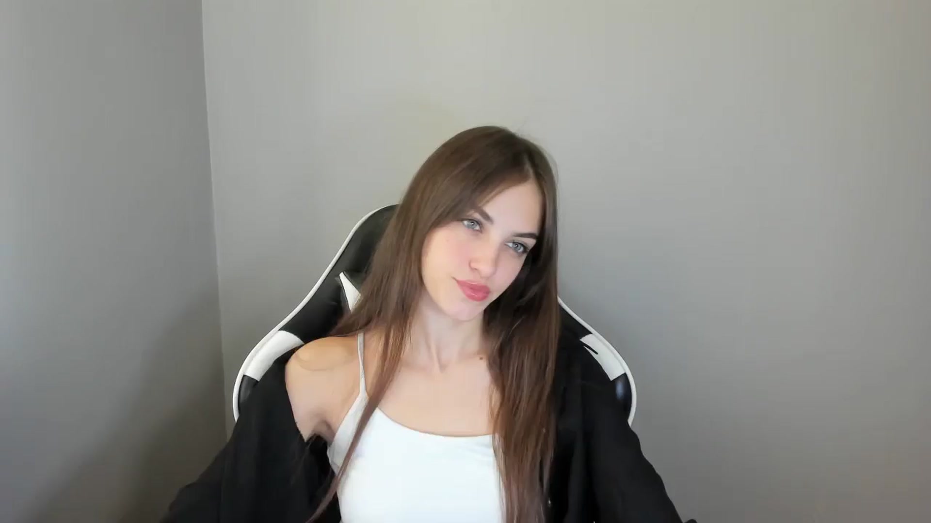 Gallery image thumbnail from Dashamoxy's myfreecams stream on, 08/29/2025, 11:13 image 1 of 20