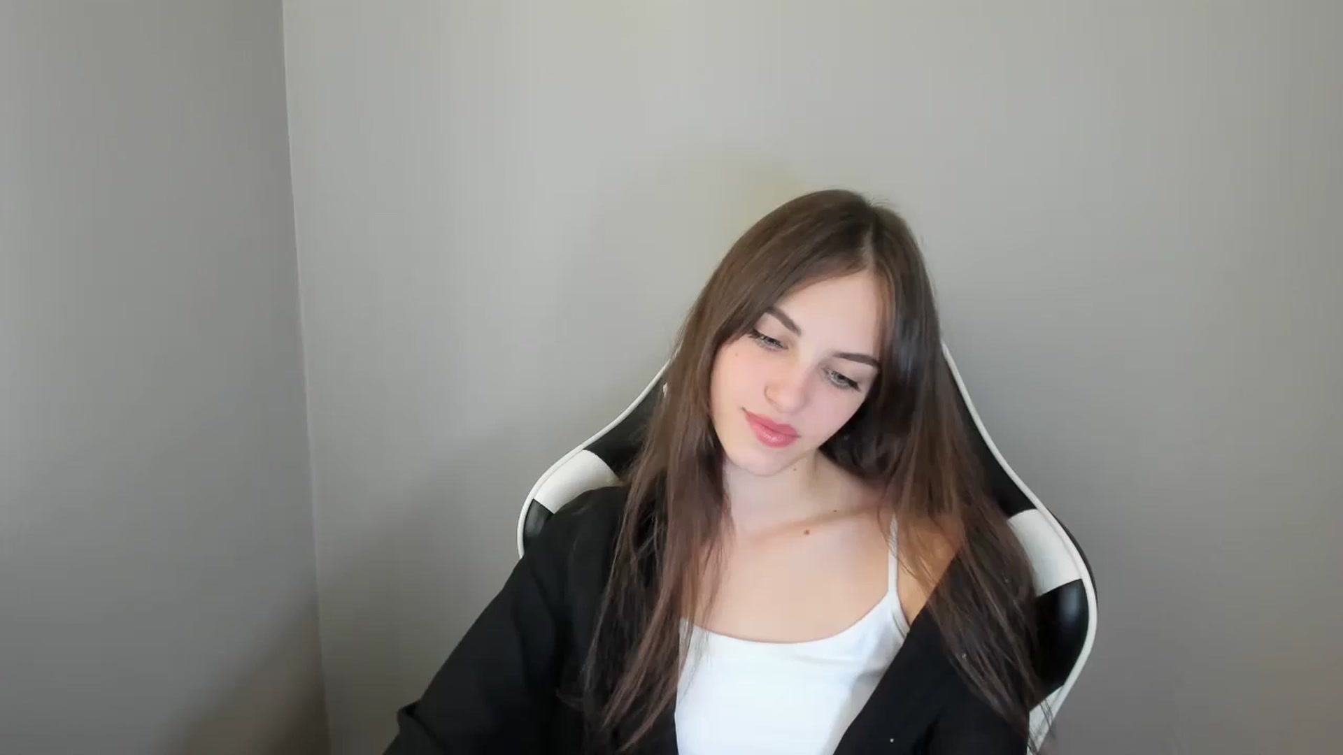 Gallery image thumbnail from Dashamoxy's myfreecams stream on, 08/29/2025, 11:13 image 5 of 20