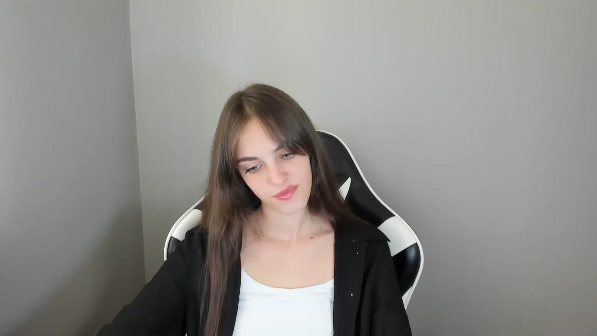 Gallery image thumbnail from Dashamoxy's myfreecams stream on, 08/29/2025, 11:13 image 4 of 20