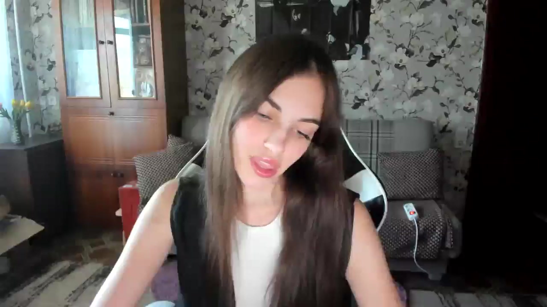 Gallery image thumbnail from Dashamoxy's myfreecams stream on, 09/04/2025, 12:33 image 5 of 20