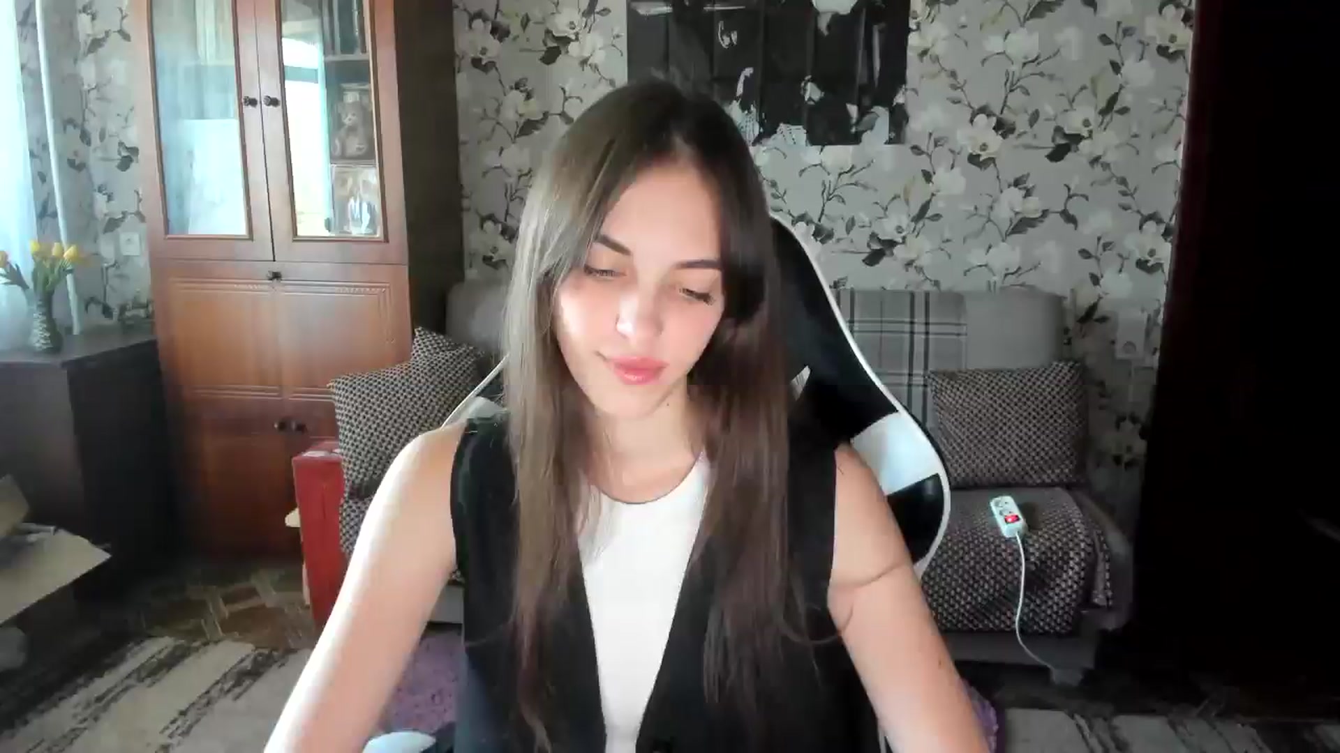 Gallery image thumbnail from Dashamoxy's myfreecams stream on, 09/04/2025, 12:33 image 20 of 20