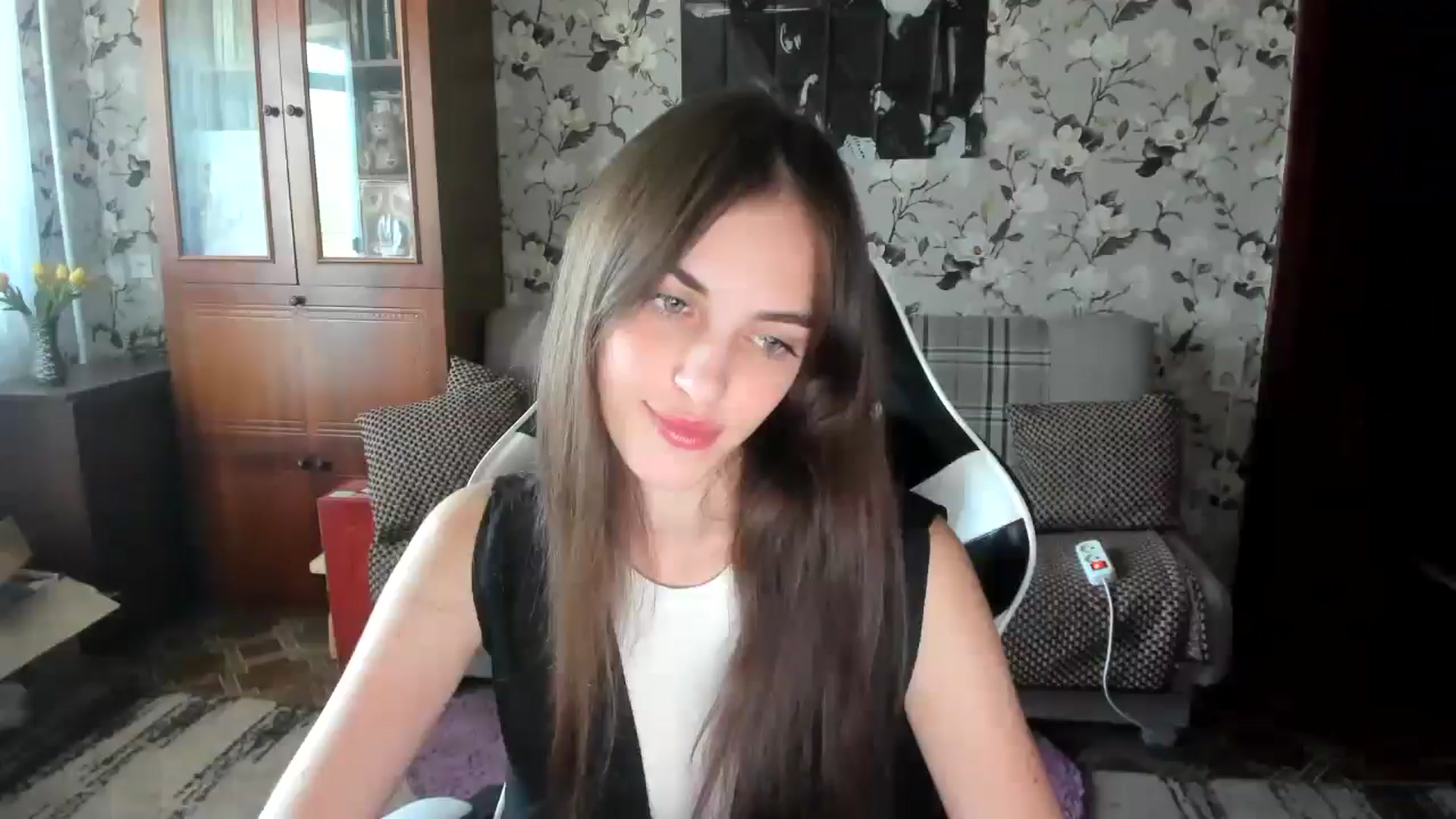 Gallery image thumbnail from Dashamoxy's myfreecams stream on, 09/04/2025, 12:33 image 6 of 20