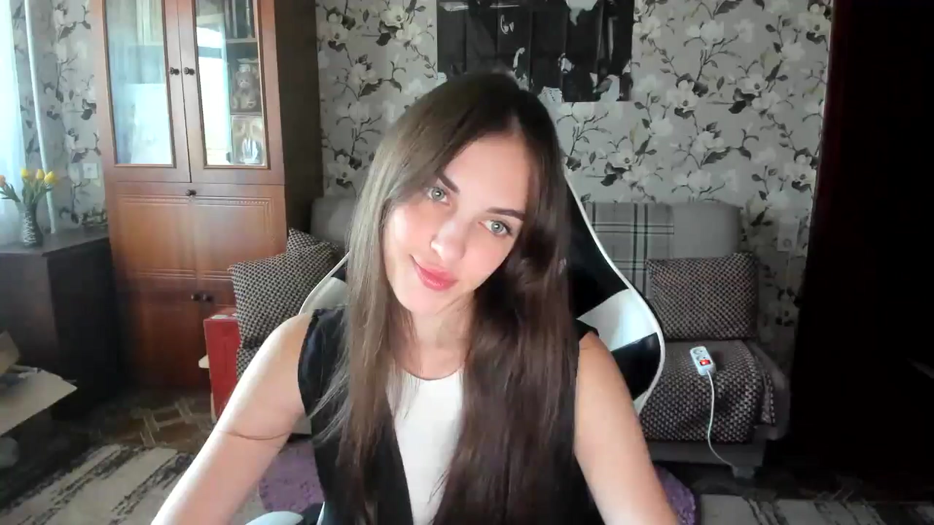 Gallery image thumbnail from Dashamoxy's myfreecams stream on, 09/04/2025, 12:33 image 12 of 20