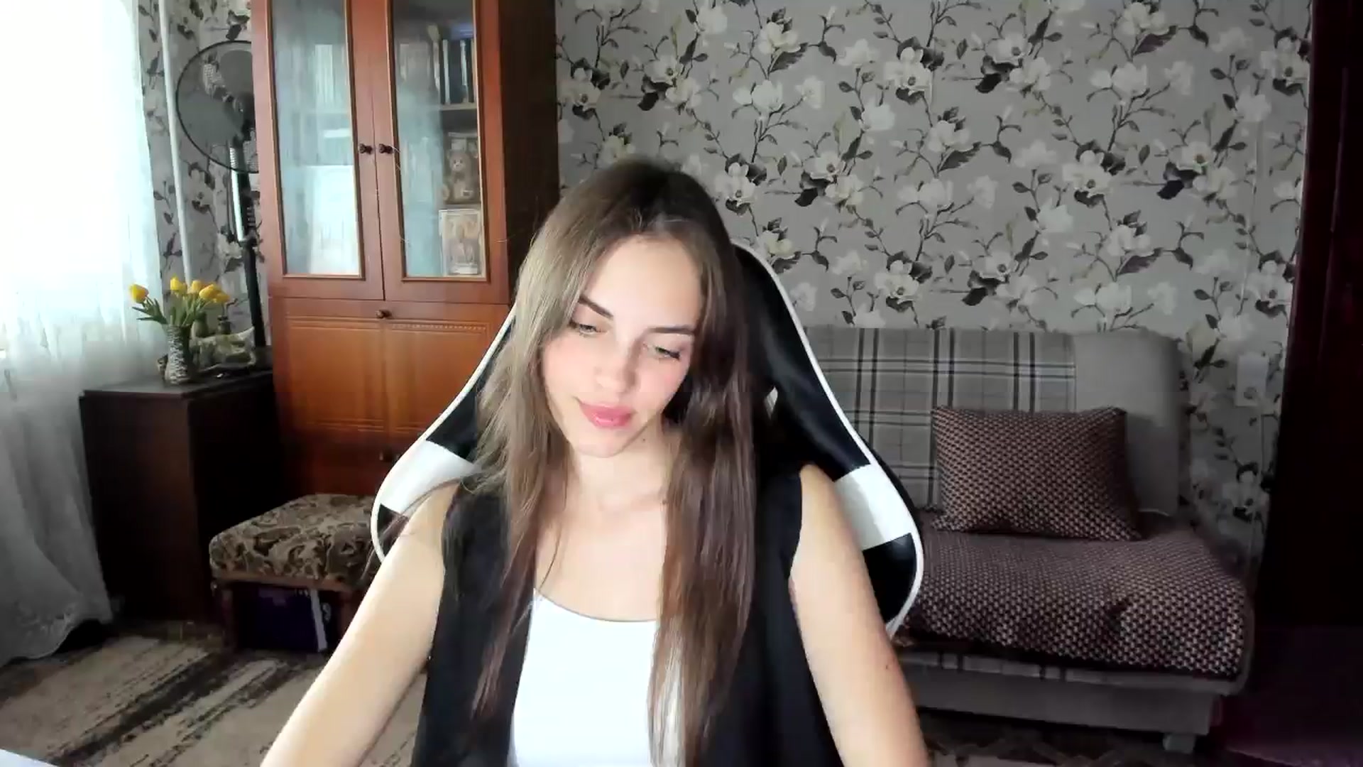 Gallery image thumbnail from Dashamoxy's myfreecams stream on, 10/07/2025, 11:18 image 10 of 20