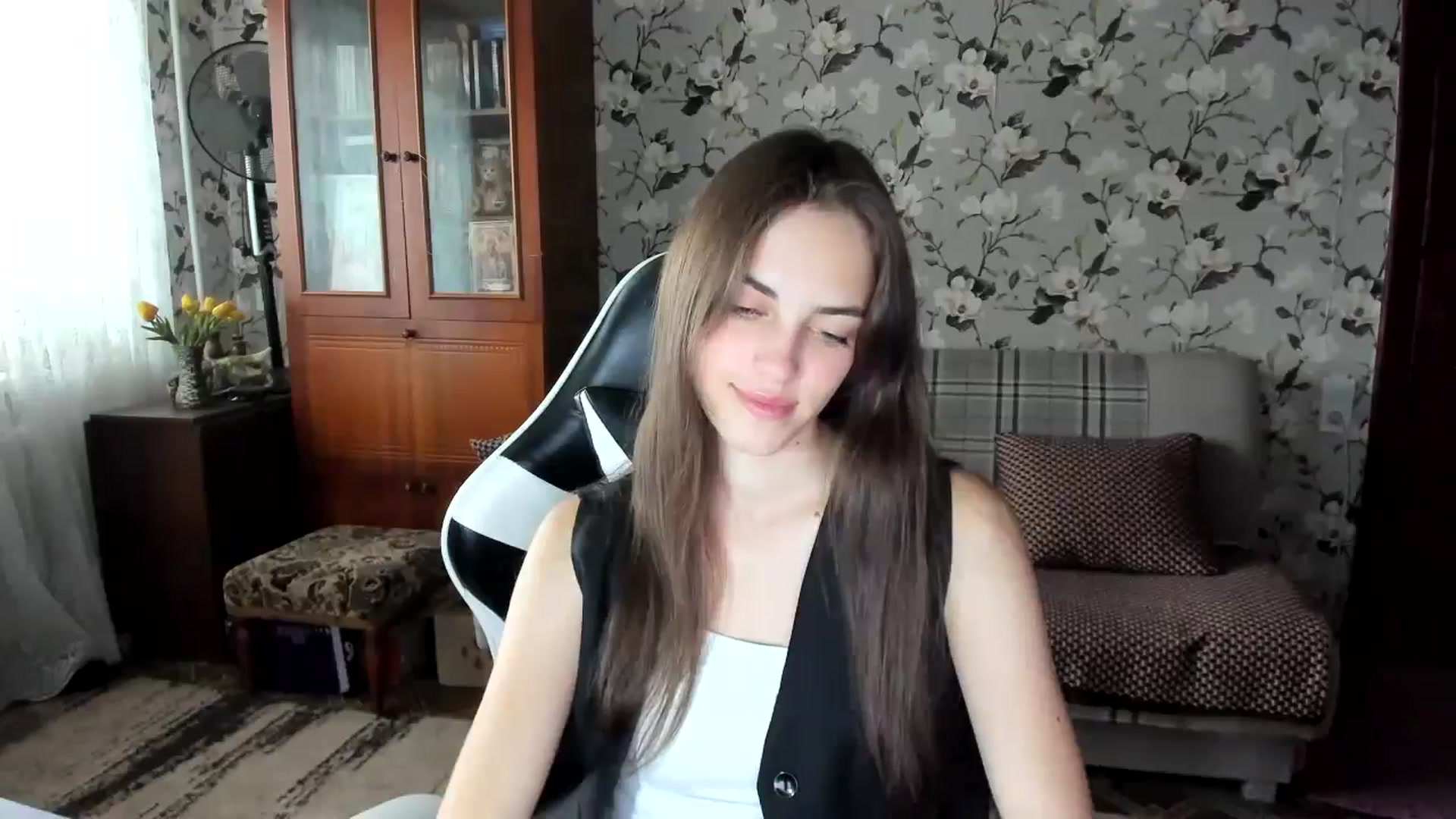 Gallery image thumbnail from Dashamoxy's myfreecams stream on, 10/07/2025, 11:44 image 8 of 20