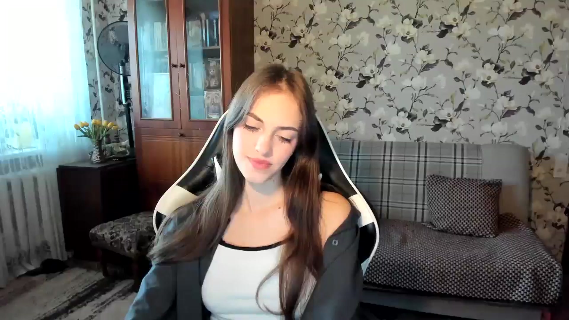 Gallery image thumbnail from Dashamoxy's myfreecams stream on, 10/14/2025, 09:32 image 5 of 20