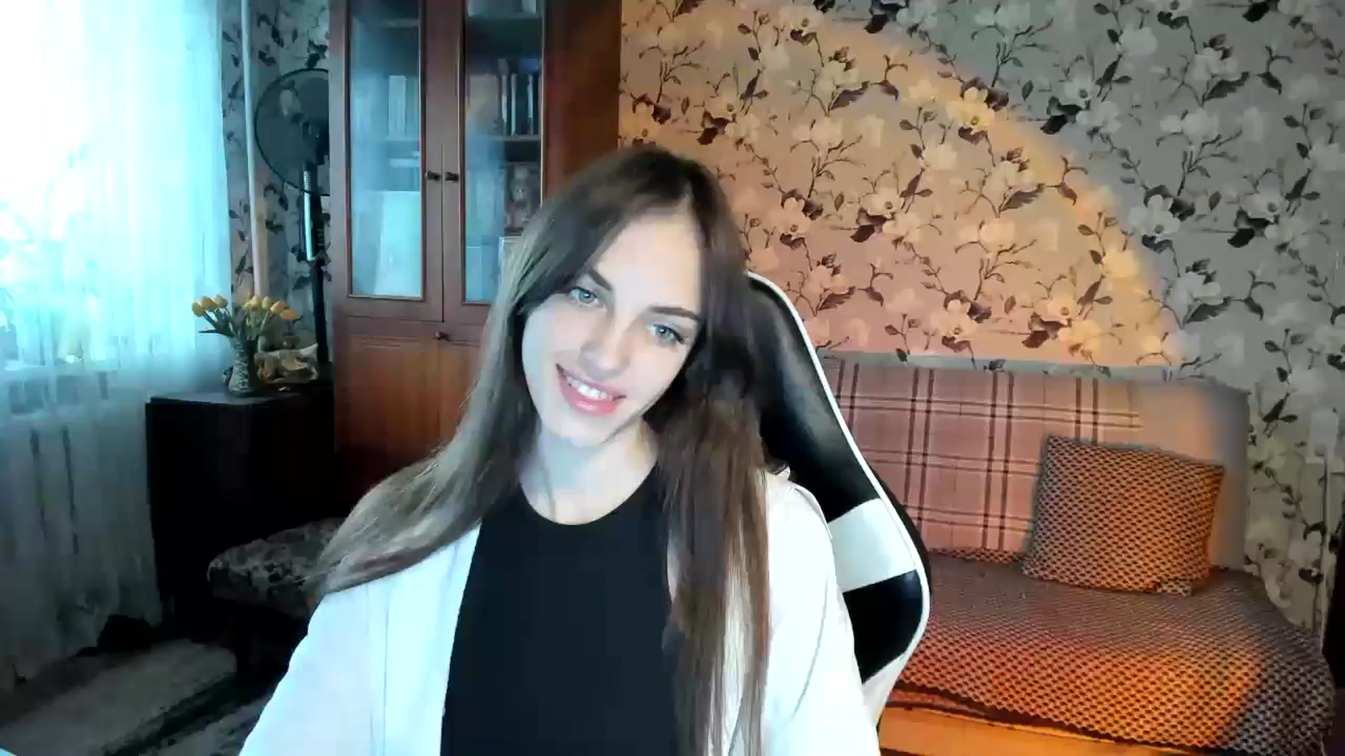 Gallery image thumbnail from Dashamoxy's myfreecams stream on, 10/19/2025, 11:39 image 1 of 20