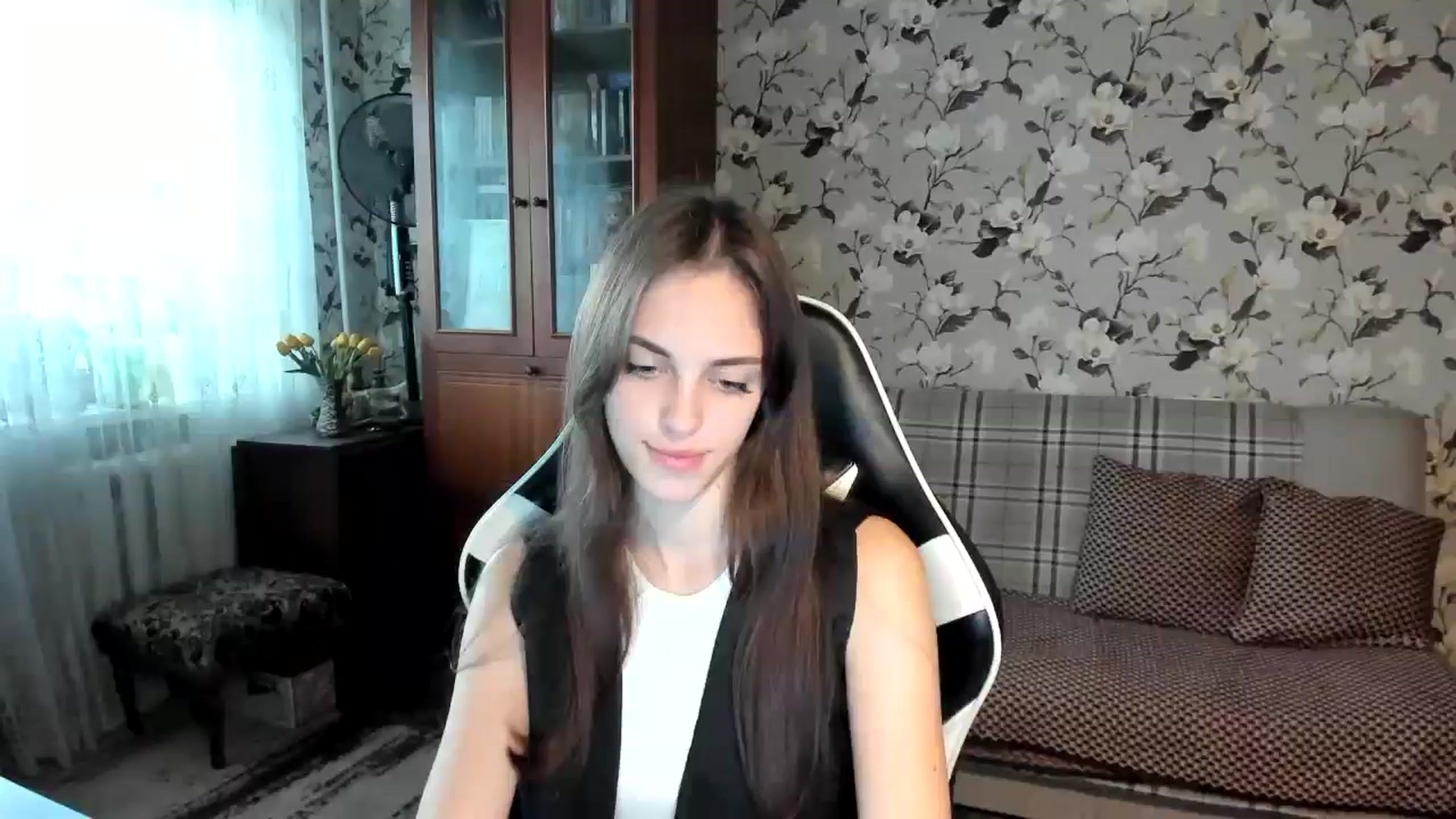Gallery image thumbnail from Dashamoxy's myfreecams stream on, 10/21/2025, 11:59 image 16 of 20
