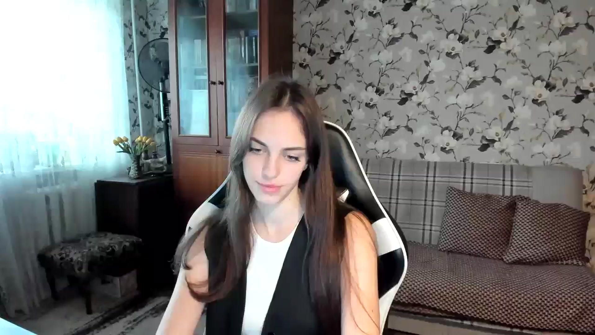 Gallery image thumbnail from Dashamoxy's myfreecams stream on, 10/21/2025, 11:59 image 9 of 20