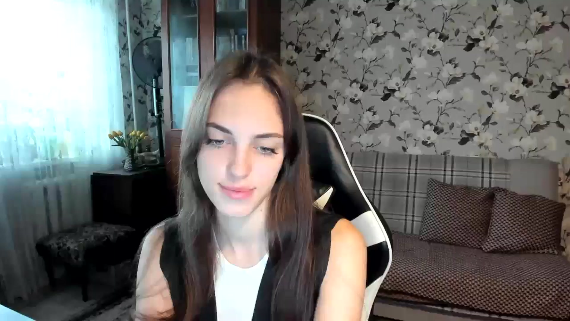 Gallery image thumbnail from Dashamoxy's myfreecams stream on, 10/21/2025, 11:59 image 15 of 20