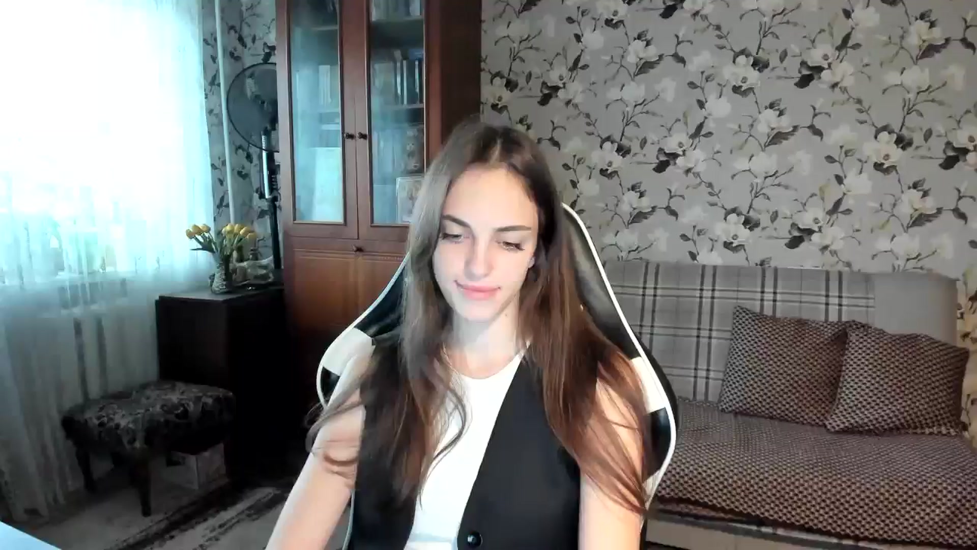 Gallery image thumbnail from Dashamoxy's myfreecams stream on, 10/21/2025, 11:59 image 5 of 20