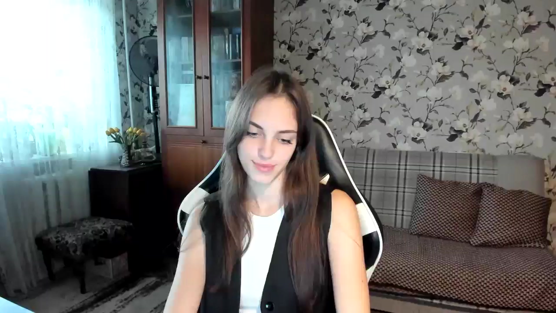 Gallery image thumbnail from Dashamoxy's myfreecams stream on, 10/21/2025, 11:59 image 17 of 20