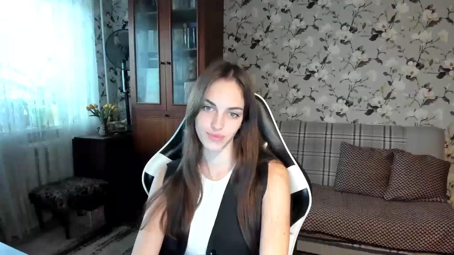 Gallery image thumbnail from Dashamoxy's myfreecams stream on, 10/21/2025, 11:59 image 1 of 20