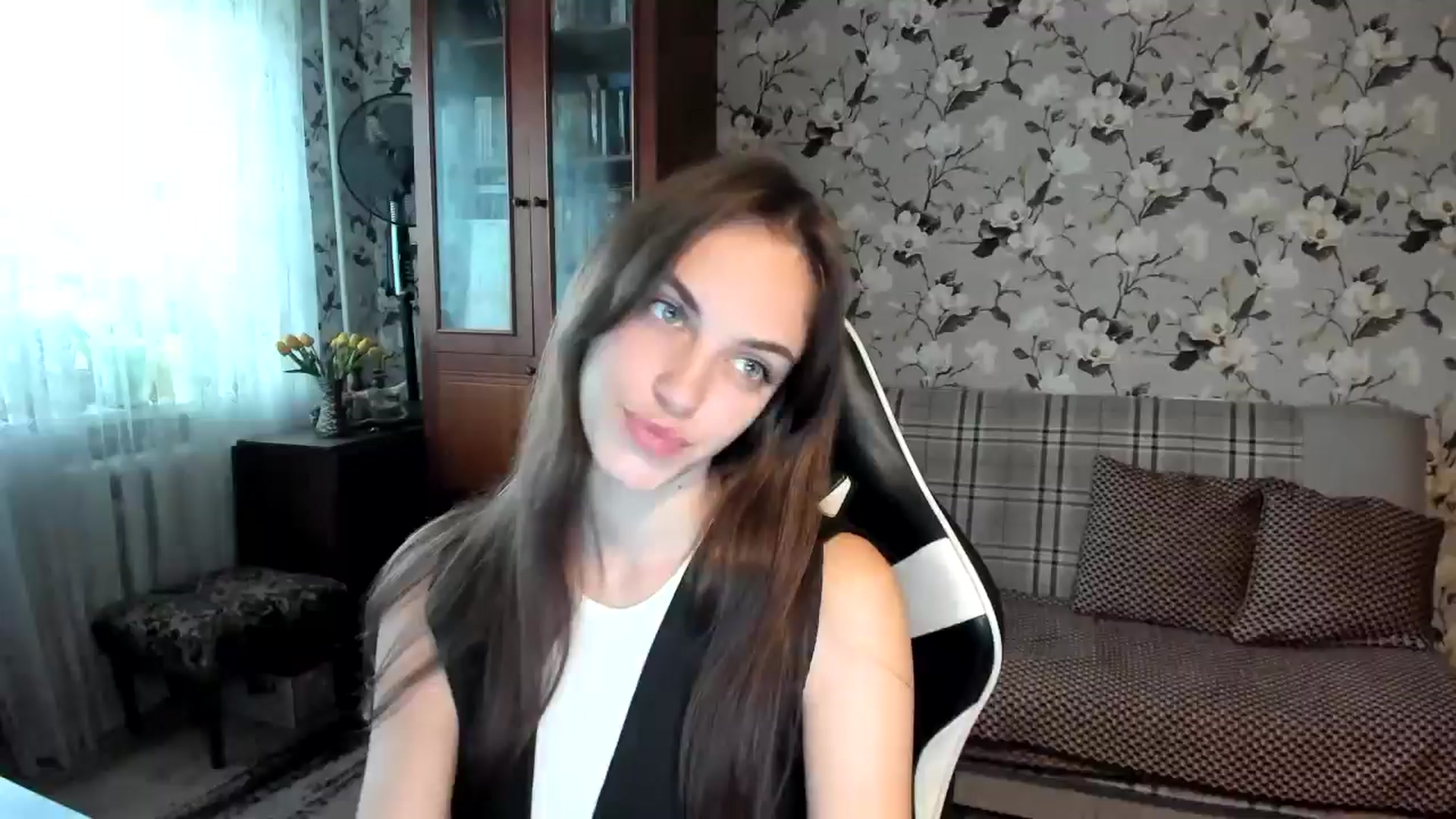 Gallery image thumbnail from Dashamoxy's myfreecams stream on, 10/21/2025, 11:59 image 12 of 20