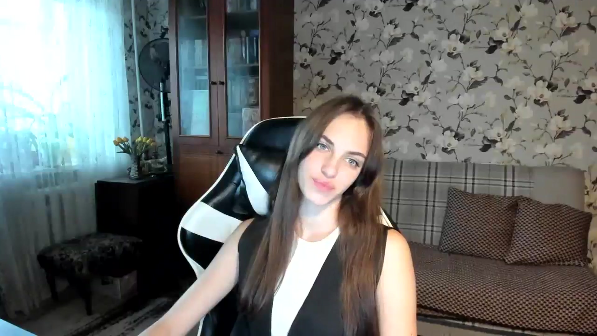 Gallery image thumbnail from Dashamoxy's myfreecams stream on, 10/21/2025, 13:44 image 2 of 20