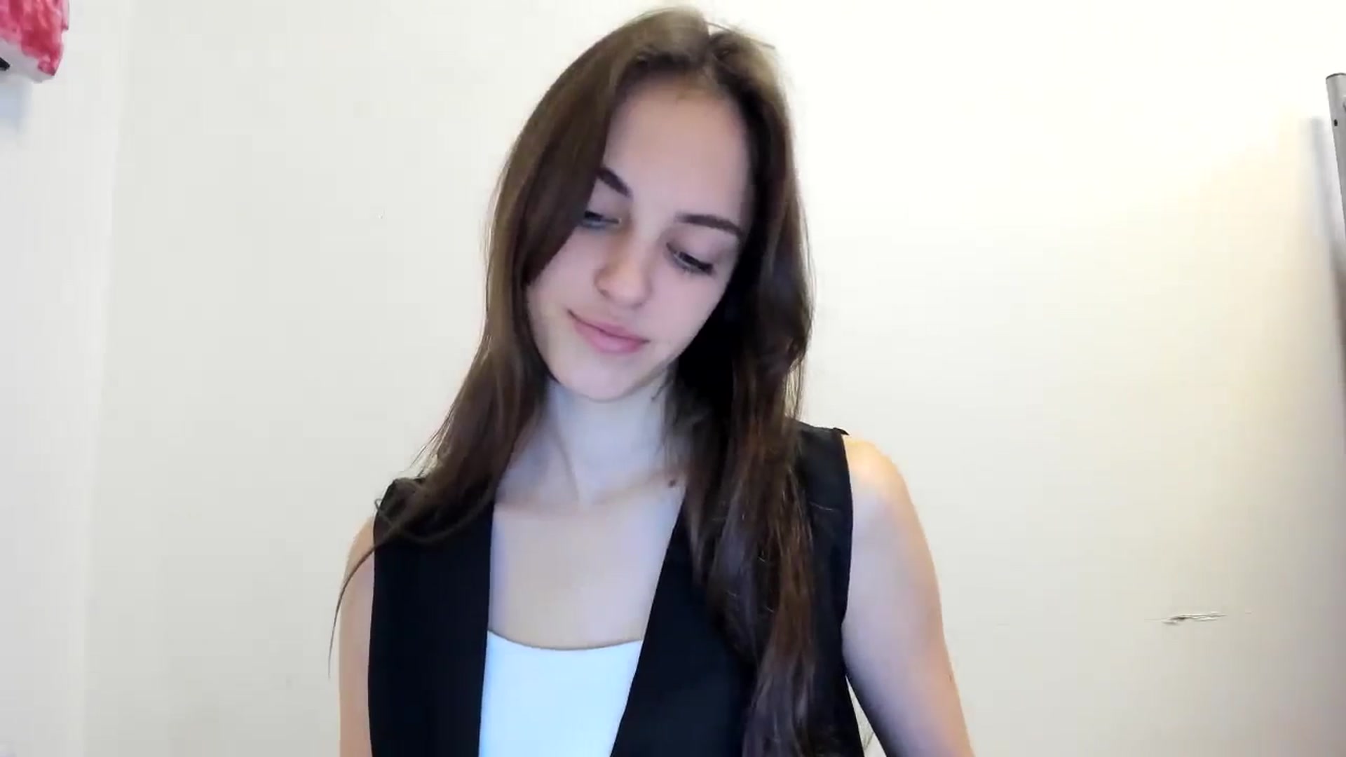 Gallery image thumbnail from Dashamoxy's myfreecams stream on, 12/14/2025, 13:32 image 4 of 20