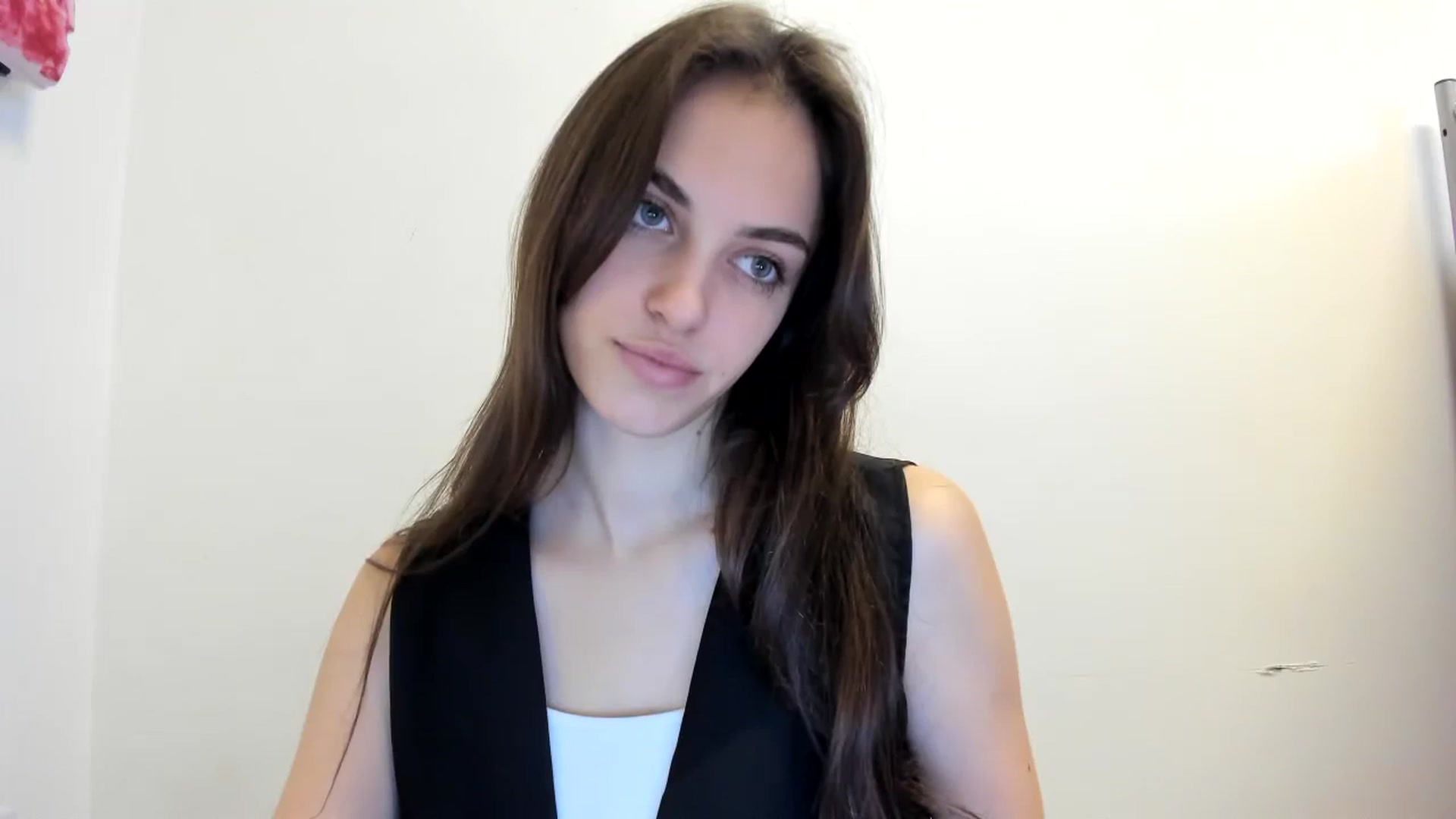 Gallery image thumbnail from Dashamoxy's myfreecams stream on, 12/14/2025, 13:32 image 2 of 20