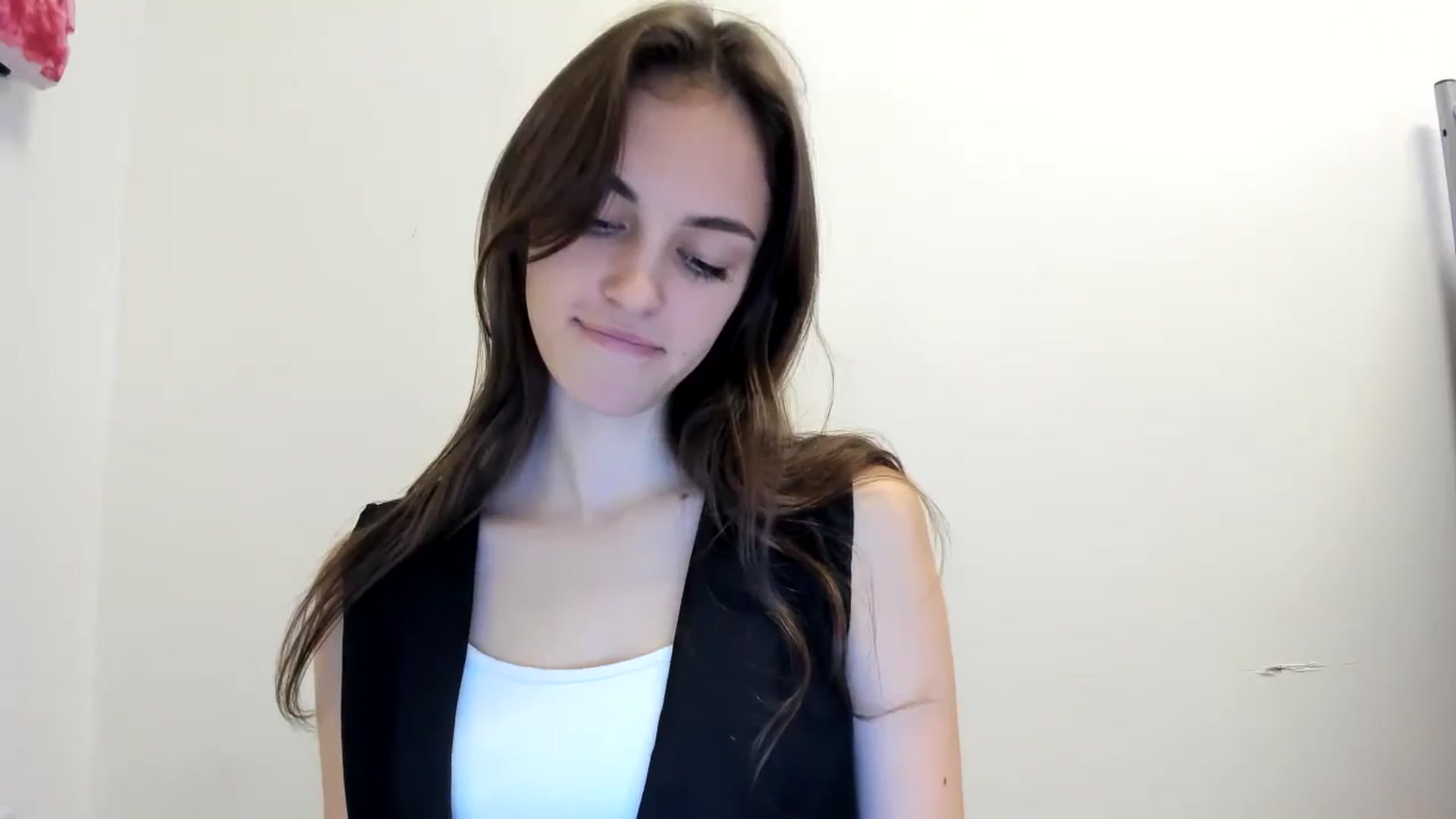 Gallery image thumbnail from Dashamoxy's myfreecams stream on, 12/14/2025, 13:32 image 15 of 20