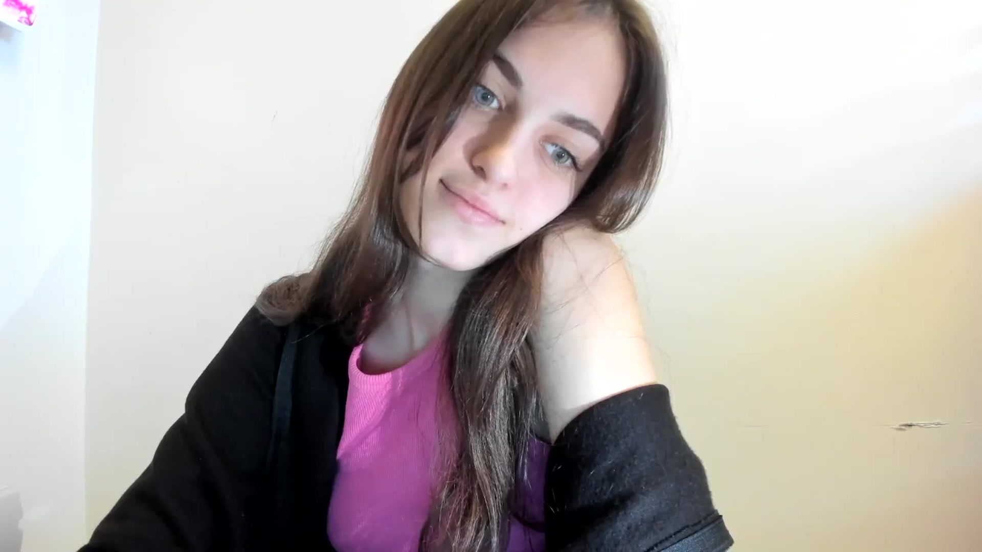 Gallery image thumbnail from Dashamoxy's myfreecams stream on, 12/15/2025, 14:00 image 15 of 20