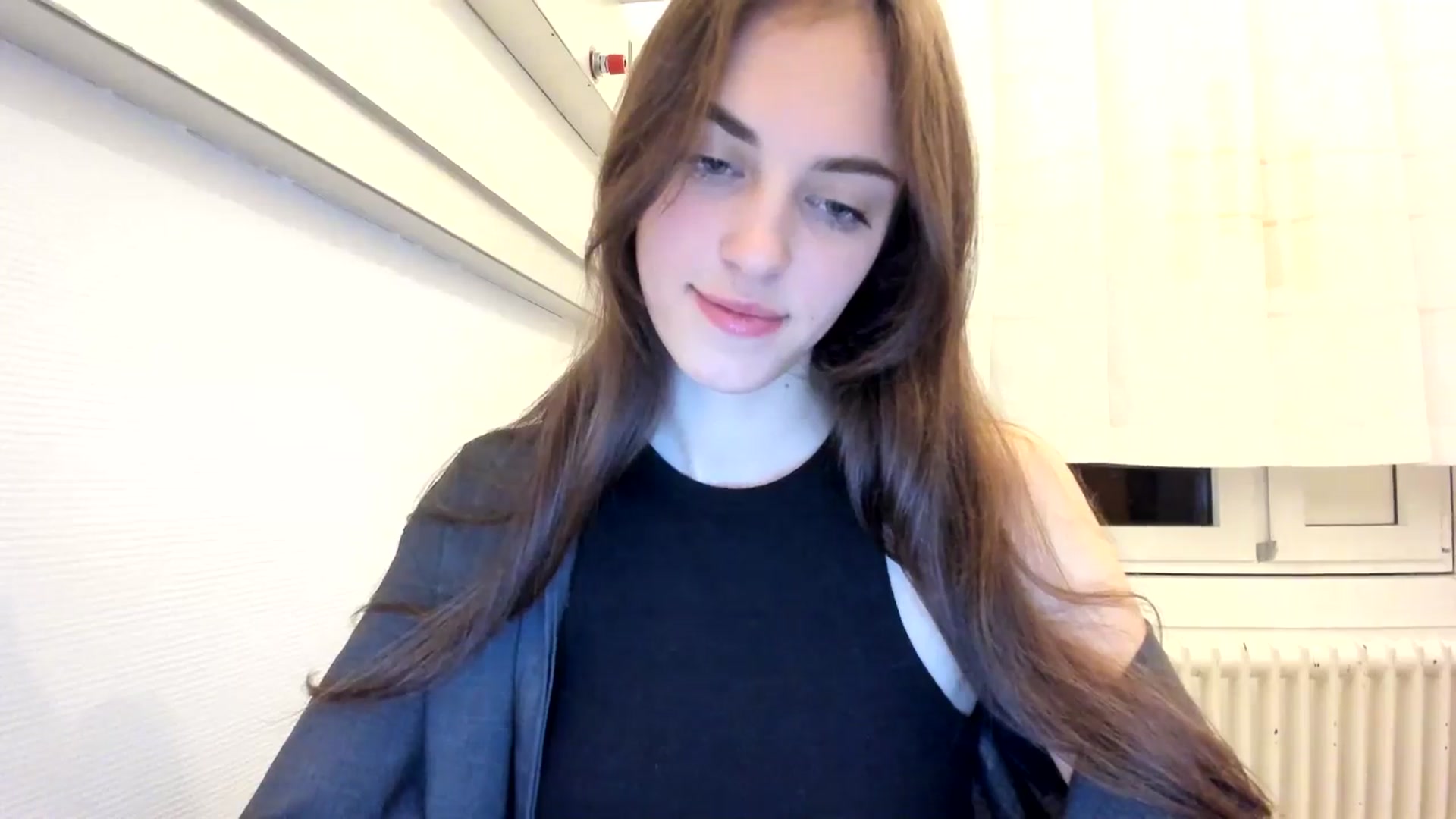 Gallery image thumbnail from Dashamoxy's myfreecams stream on, 12/18/2025, 19:02 image 15 of 20