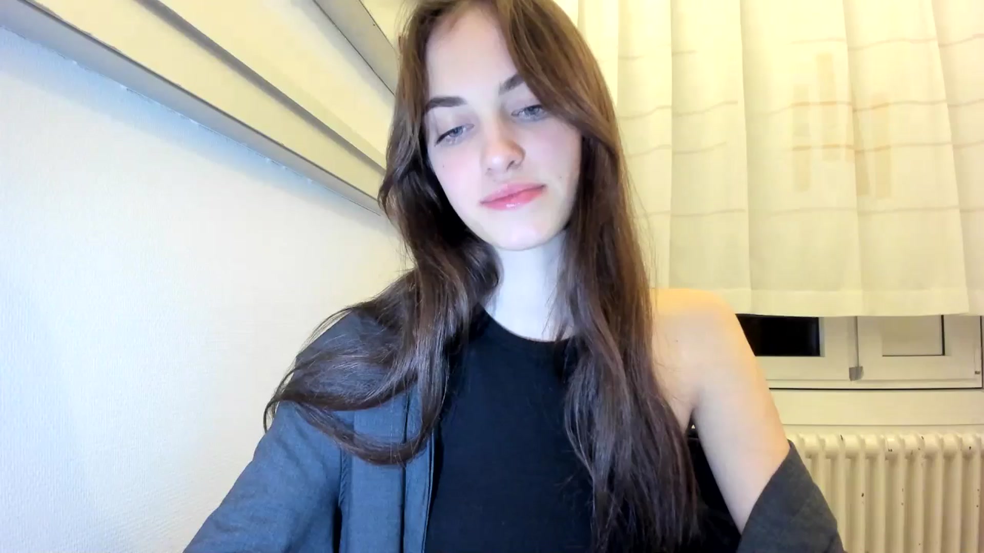 Gallery image thumbnail from Dashamoxy's myfreecams stream on, 12/18/2025, 19:02 image 7 of 20