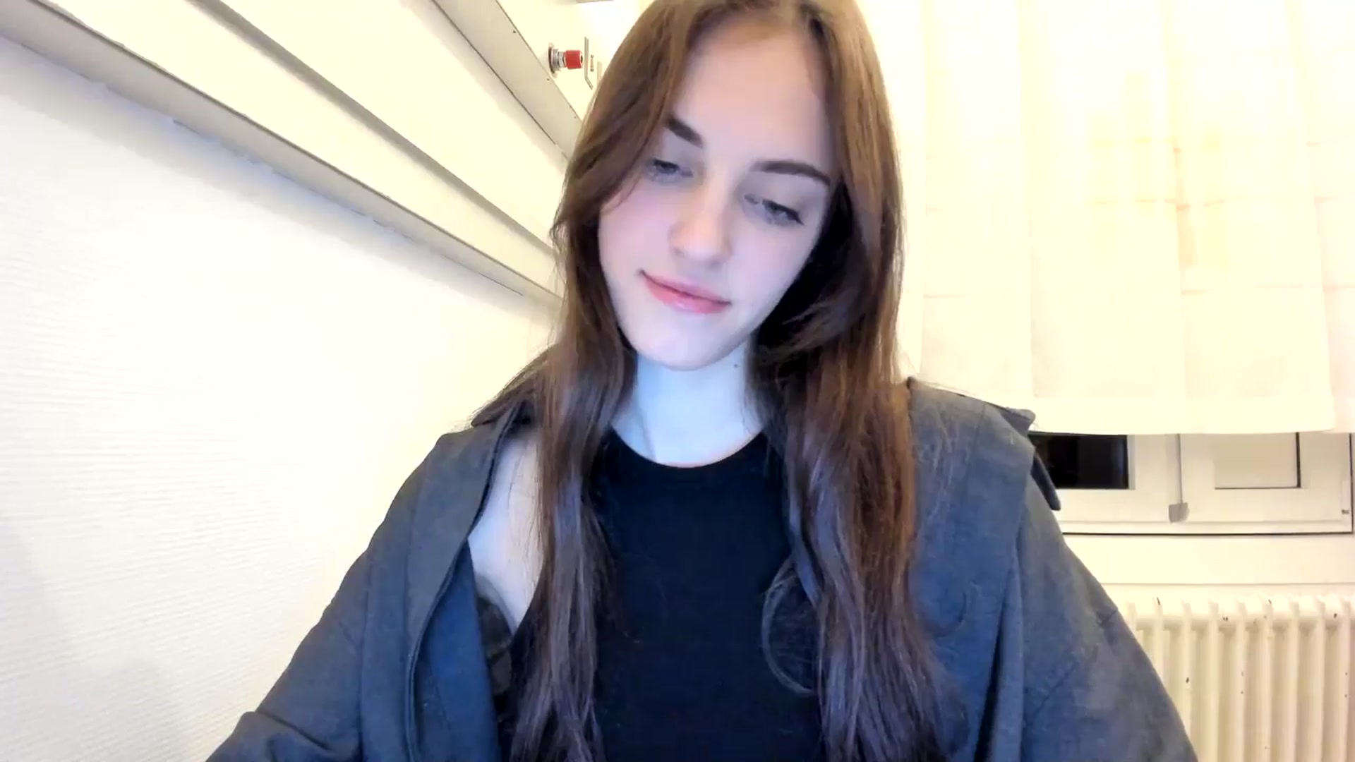 Gallery image thumbnail from Dashamoxy's myfreecams stream on, 12/18/2025, 19:02 image 18 of 20