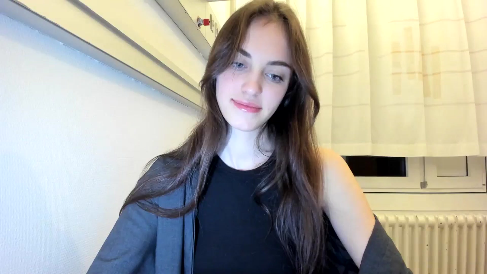 Gallery image thumbnail from Dashamoxy's myfreecams stream on, 12/18/2025, 19:02 image 9 of 20