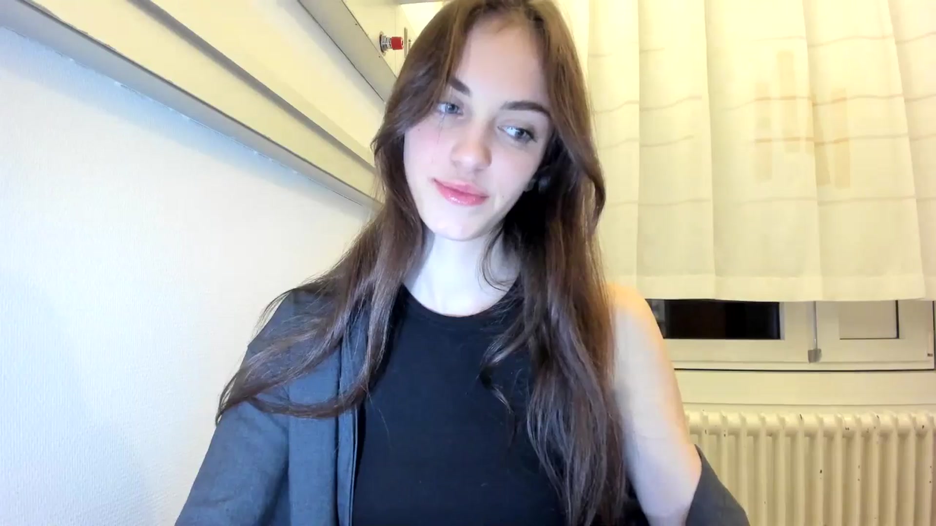 Gallery image thumbnail from Dashamoxy's myfreecams stream on, 12/18/2025, 19:02 image 14 of 20