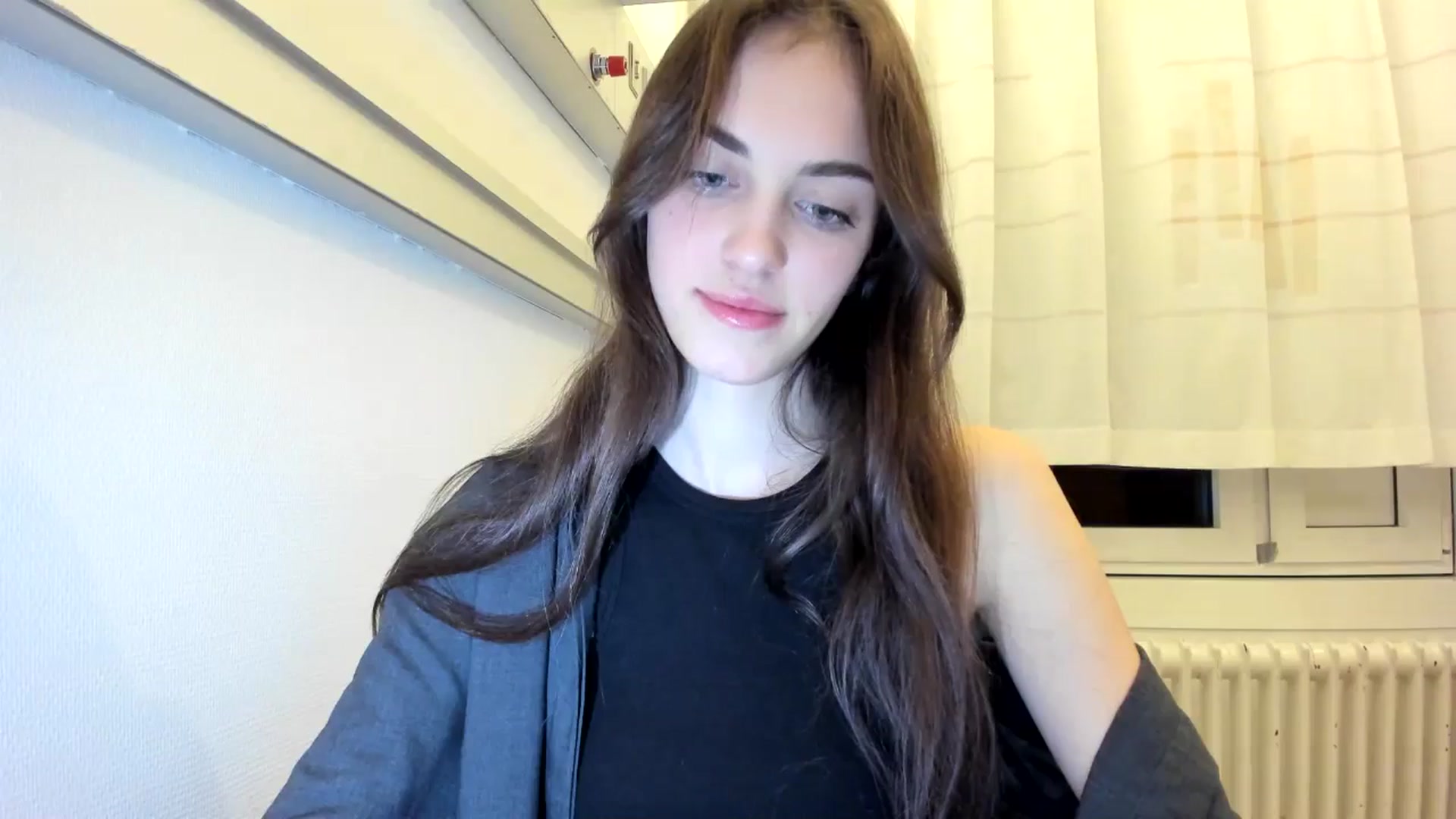 Gallery image thumbnail from Dashamoxy's myfreecams stream on, 12/18/2025, 19:02 image 6 of 20