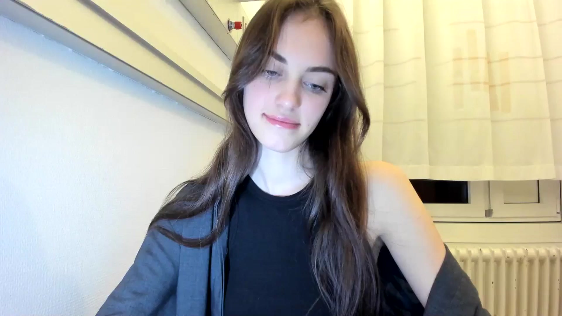 Gallery image thumbnail from Dashamoxy's myfreecams stream on, 12/18/2025, 19:02 image 1 of 20