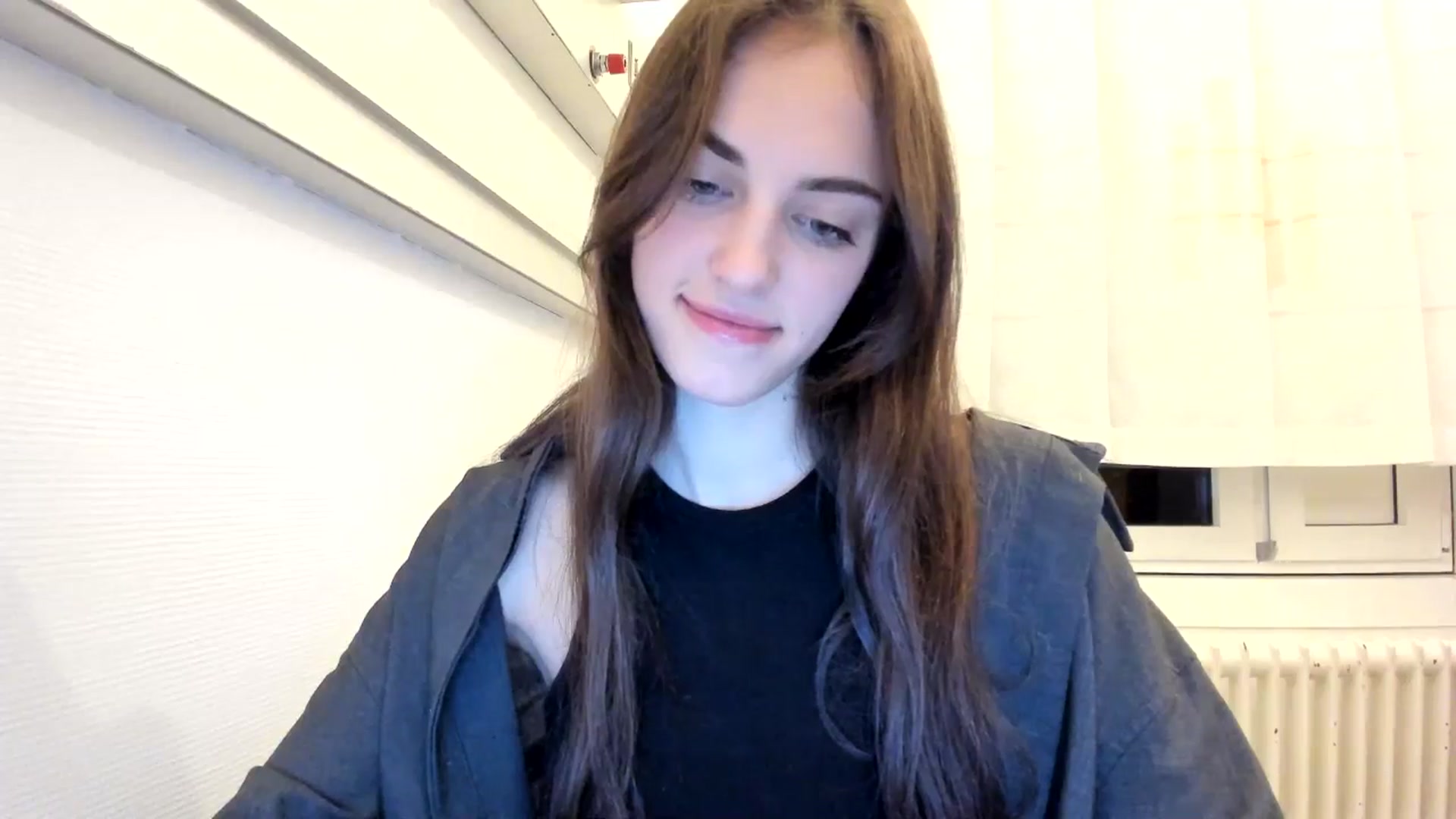 Gallery image thumbnail from Dashamoxy's myfreecams stream on, 12/18/2025, 19:02 image 19 of 20