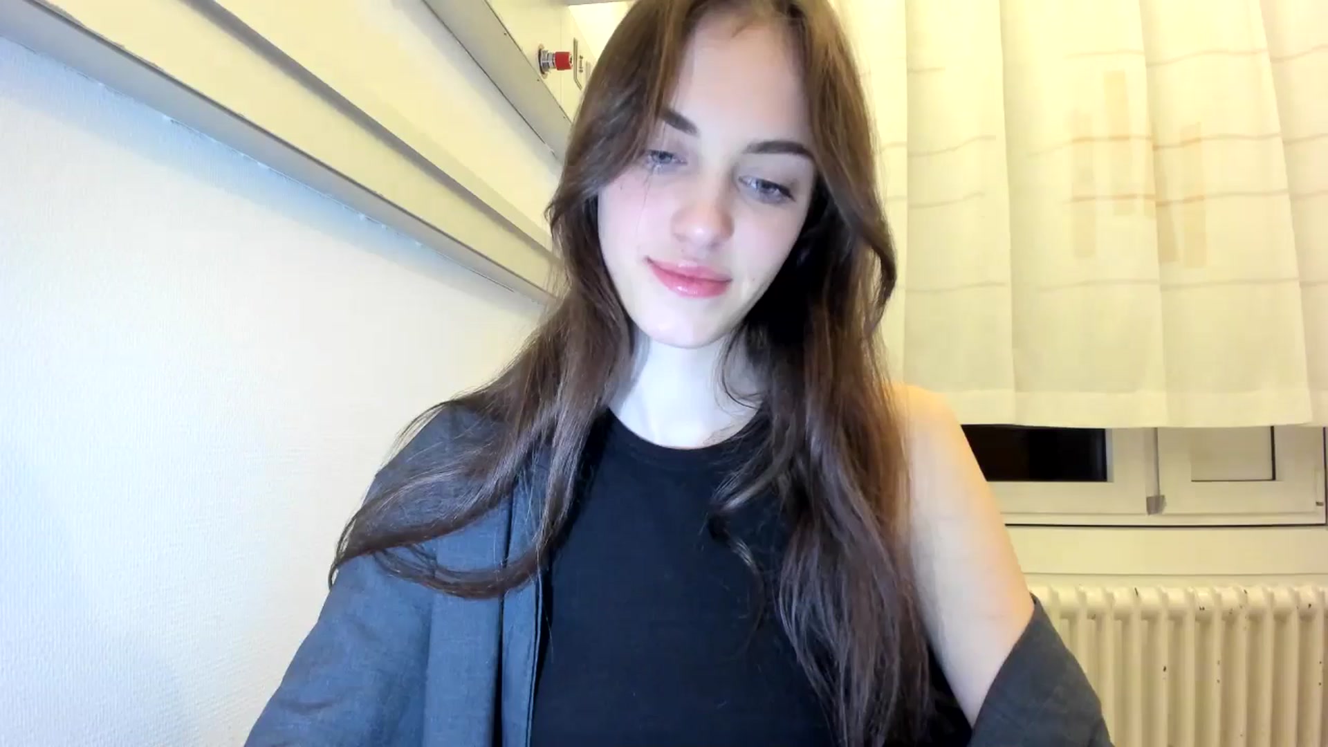 Gallery image thumbnail from Dashamoxy's myfreecams stream on, 12/18/2025, 19:02 image 11 of 20