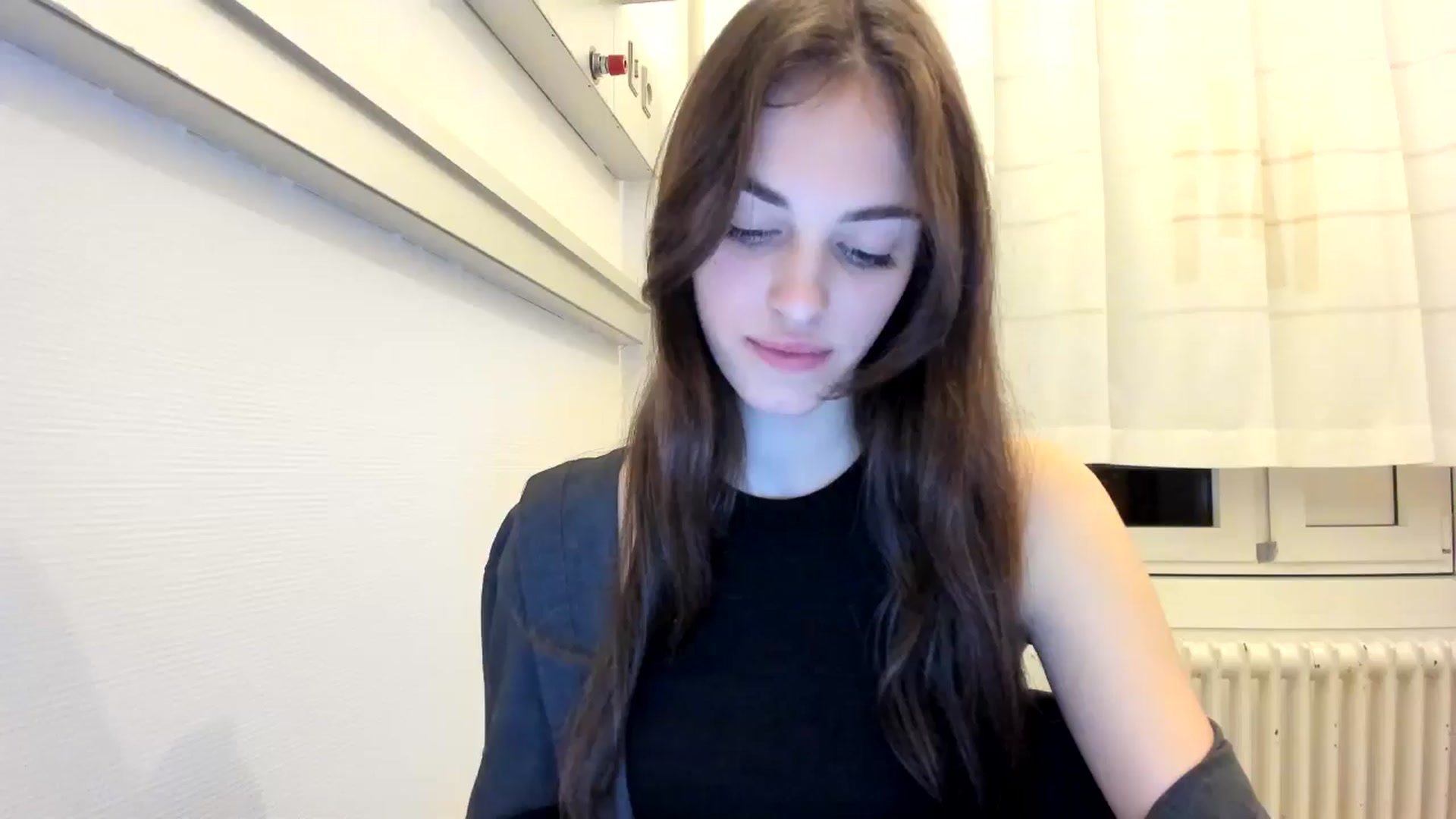 Gallery image thumbnail from Dashamoxy's myfreecams stream on, 12/18/2025, 19:44 image 11 of 20