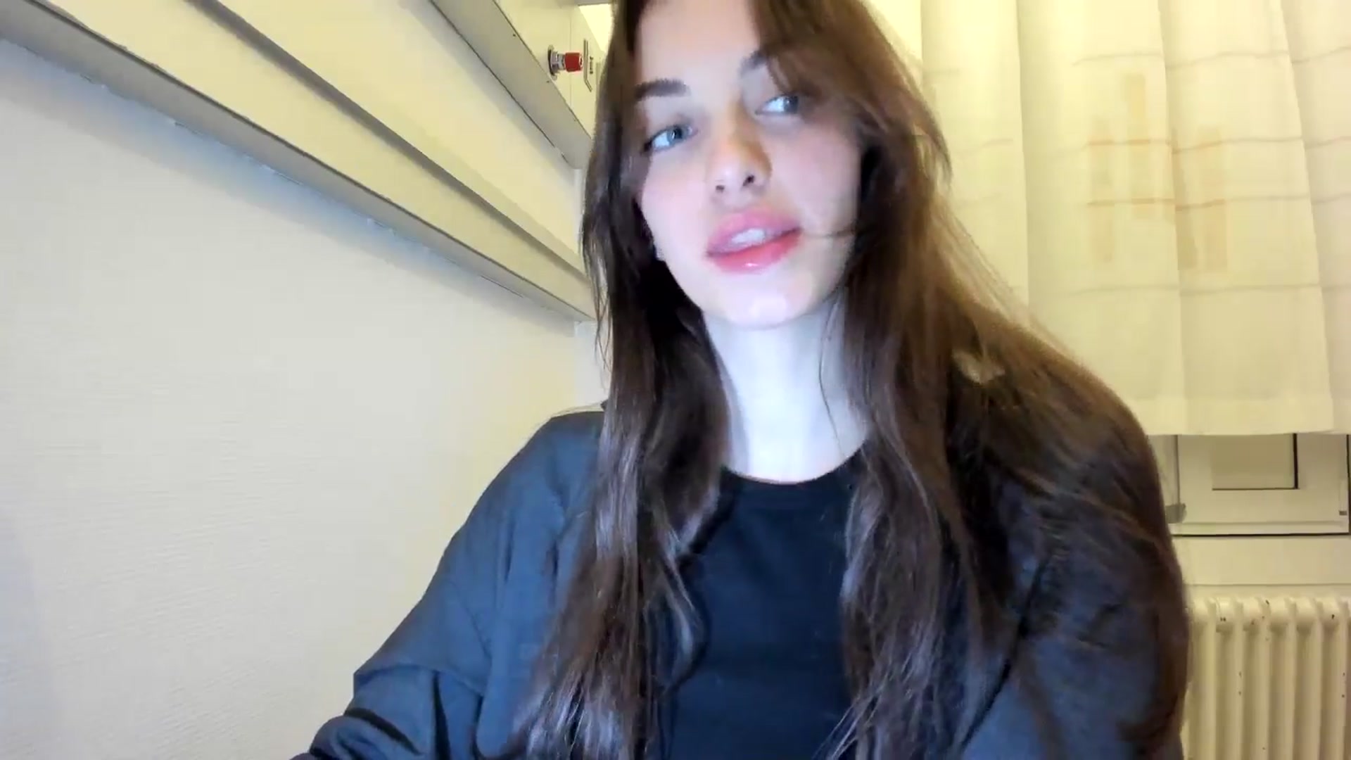 Gallery image thumbnail from Dashamoxy's myfreecams stream on, 12/18/2025, 19:44 image 16 of 20