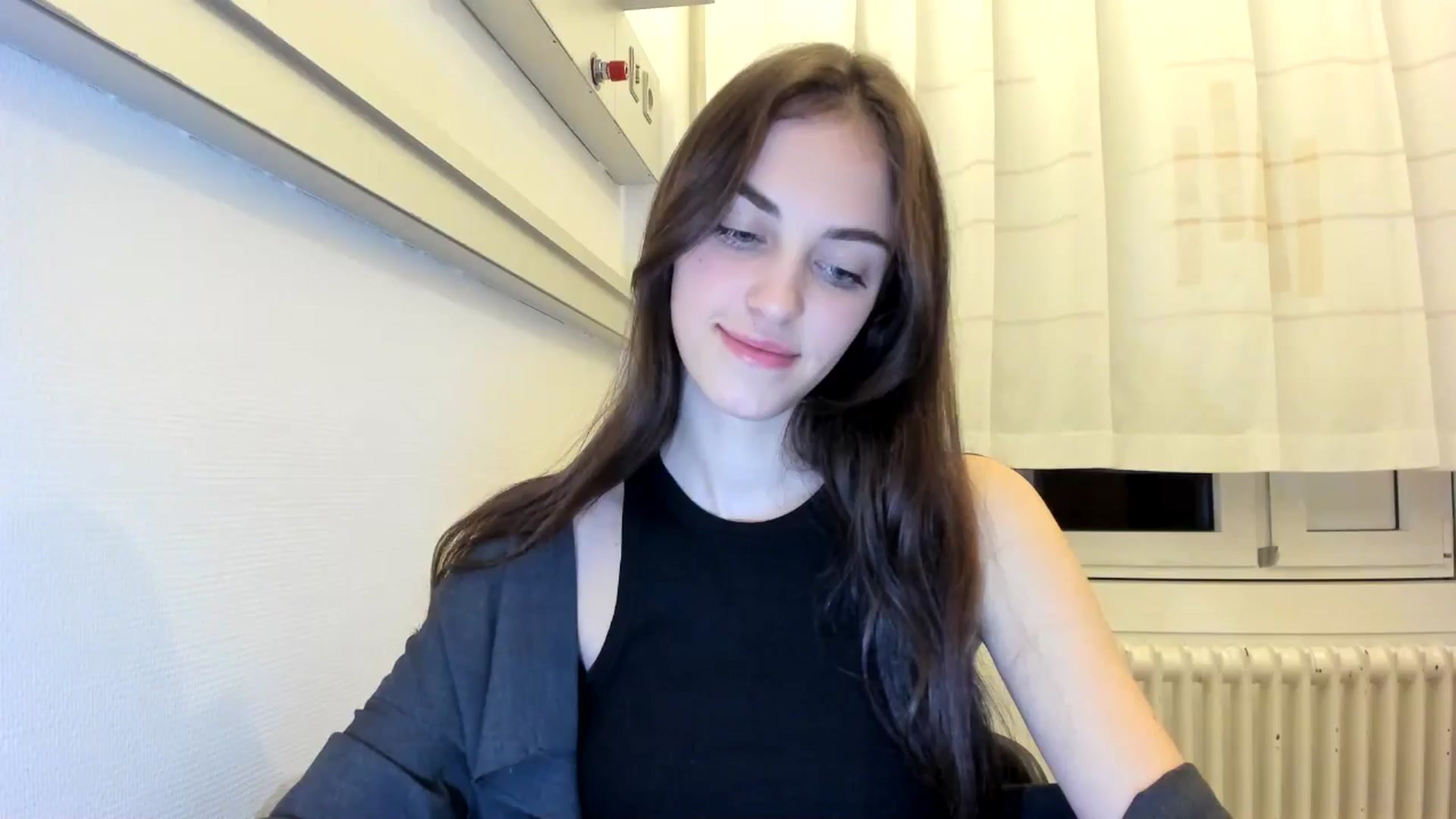 Gallery image thumbnail from Dashamoxy's myfreecams stream on, 12/18/2025, 19:44 image 6 of 20
