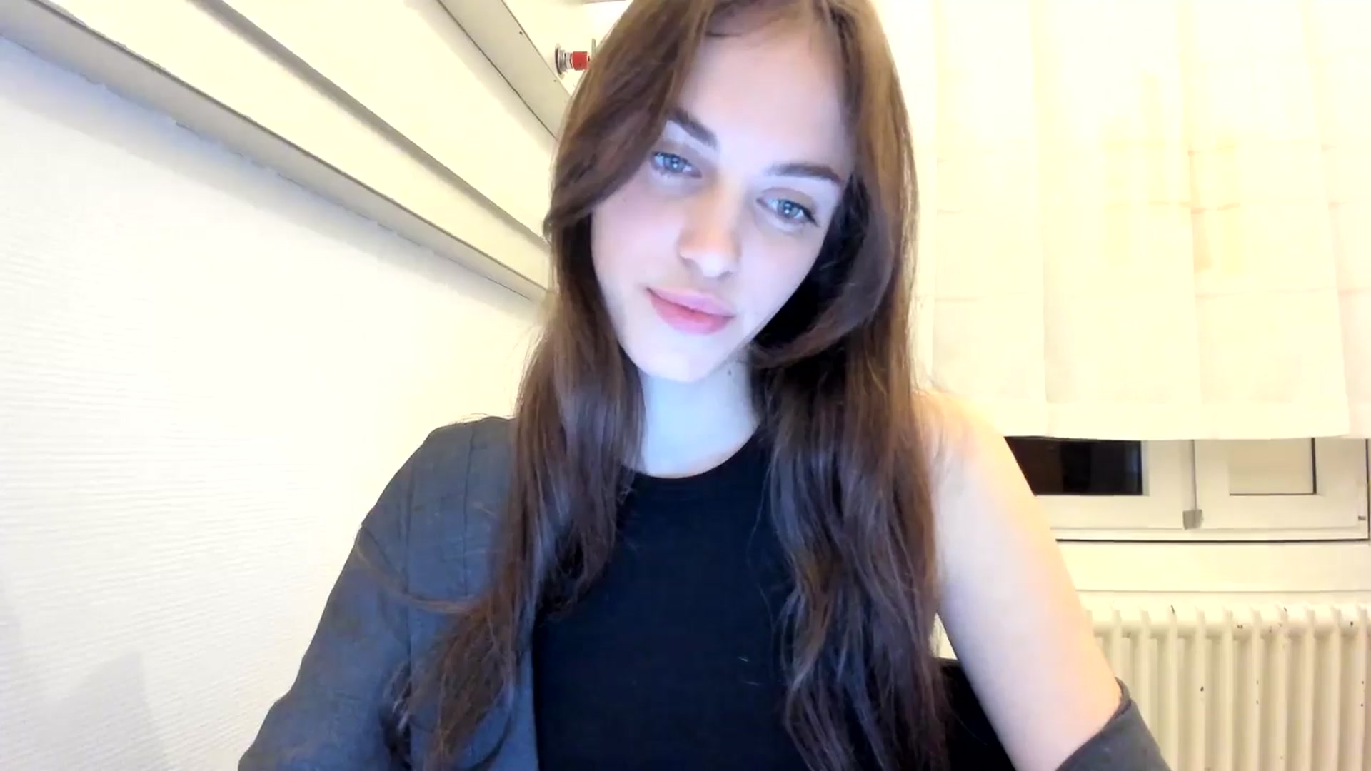 Gallery image thumbnail from Dashamoxy's myfreecams stream on, 12/18/2025, 19:44 image 10 of 20