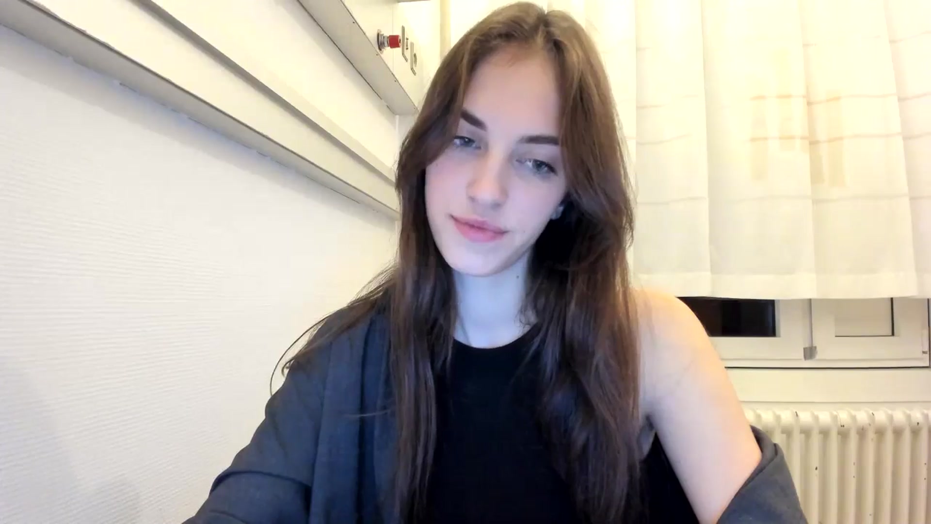 Gallery image thumbnail from Dashamoxy's myfreecams stream on, 12/18/2025, 19:44 image 18 of 20