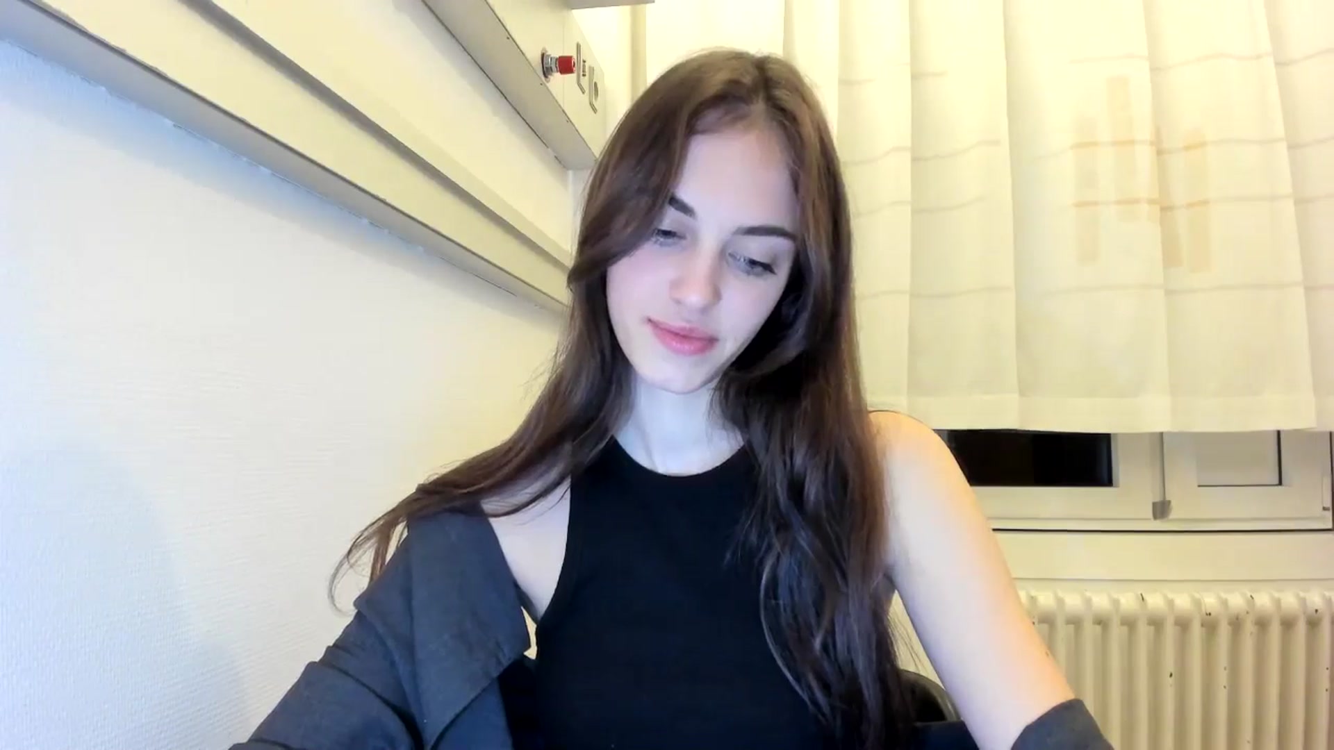 Gallery image thumbnail from Dashamoxy's myfreecams stream on, 12/18/2025, 19:44 image 7 of 20