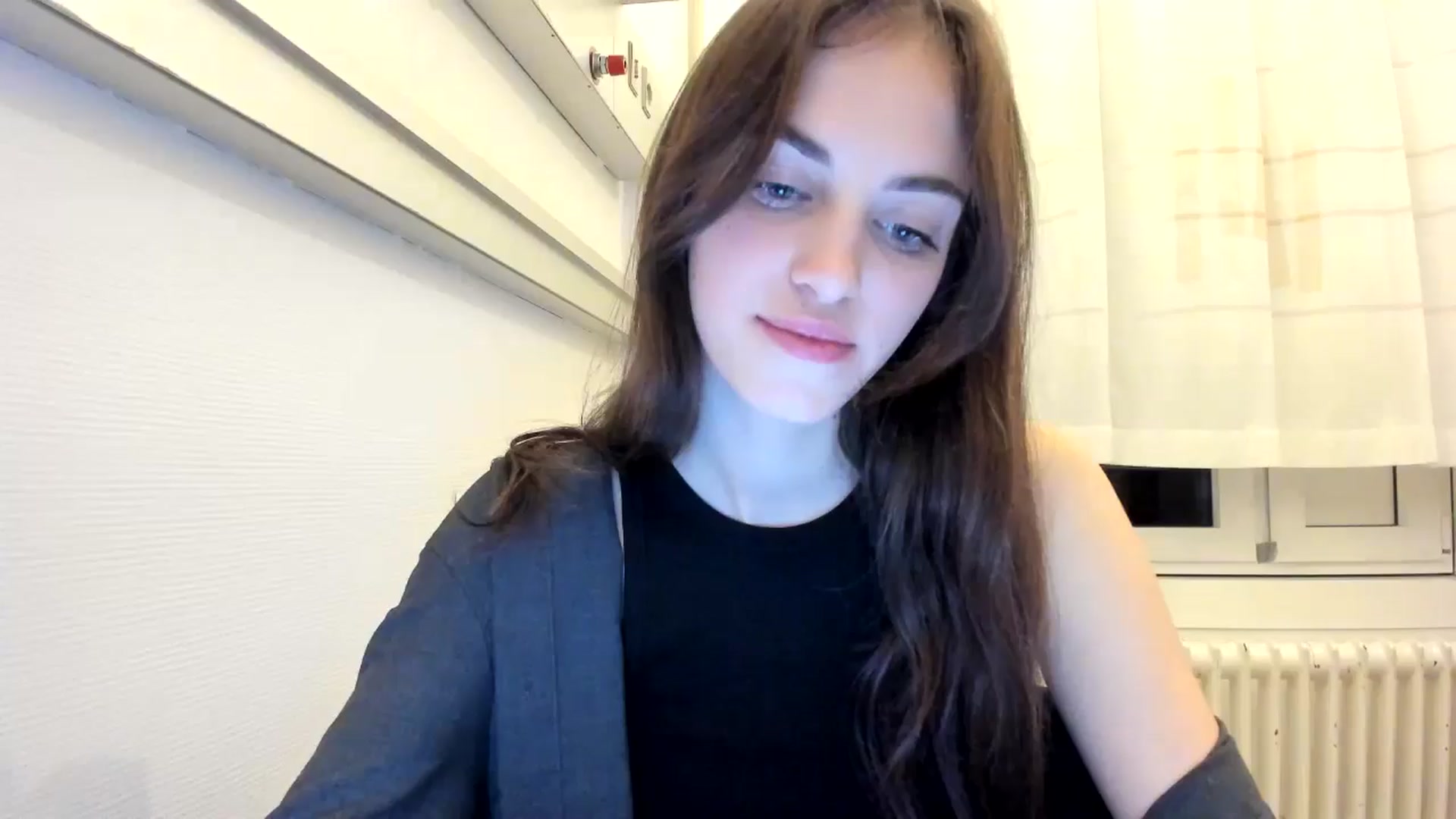 Gallery image thumbnail from Dashamoxy's myfreecams stream on, 12/18/2025, 19:44 image 12 of 20
