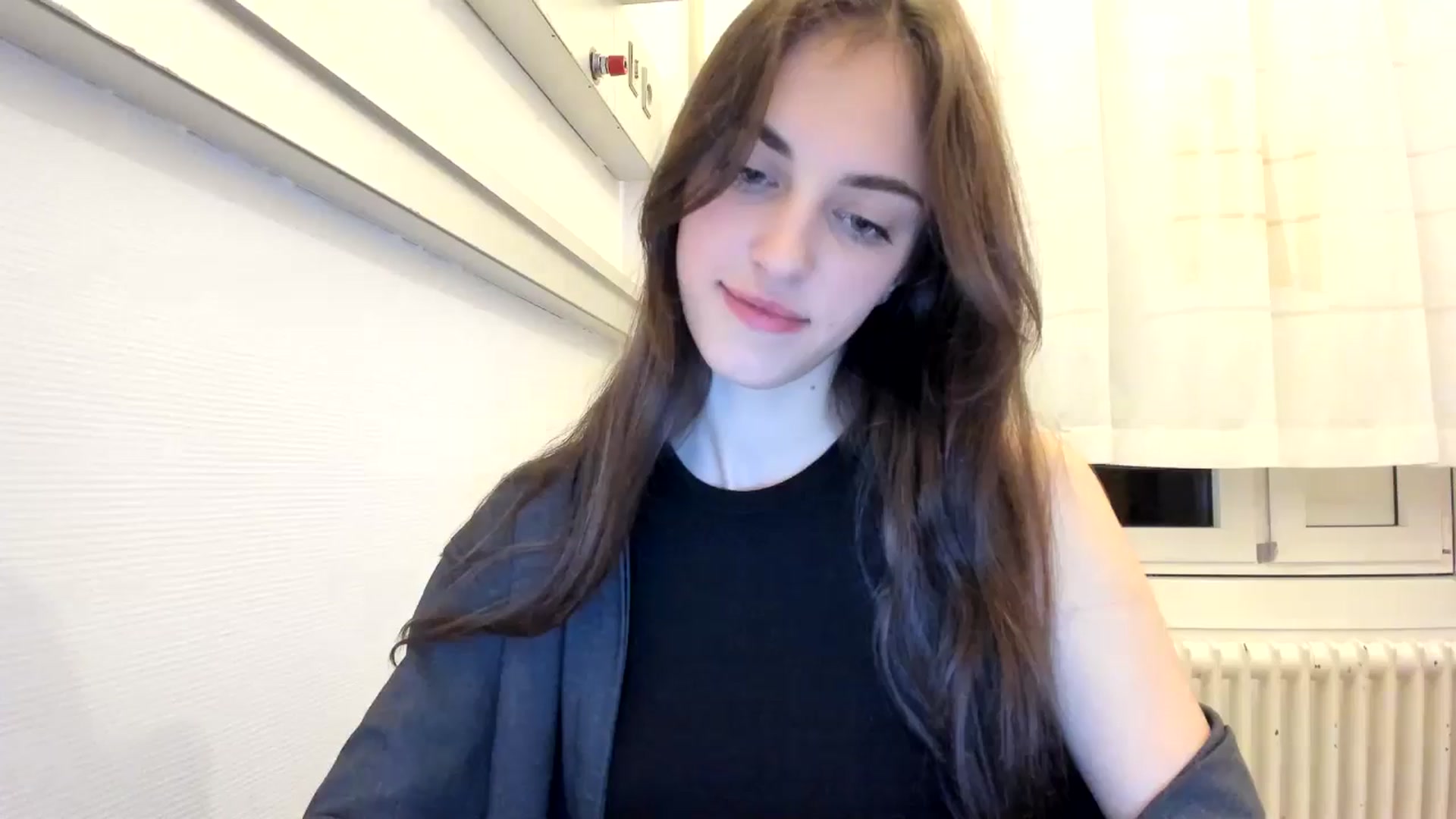 Gallery image thumbnail from Dashamoxy's myfreecams stream on, 12/18/2025, 19:44 image 20 of 20