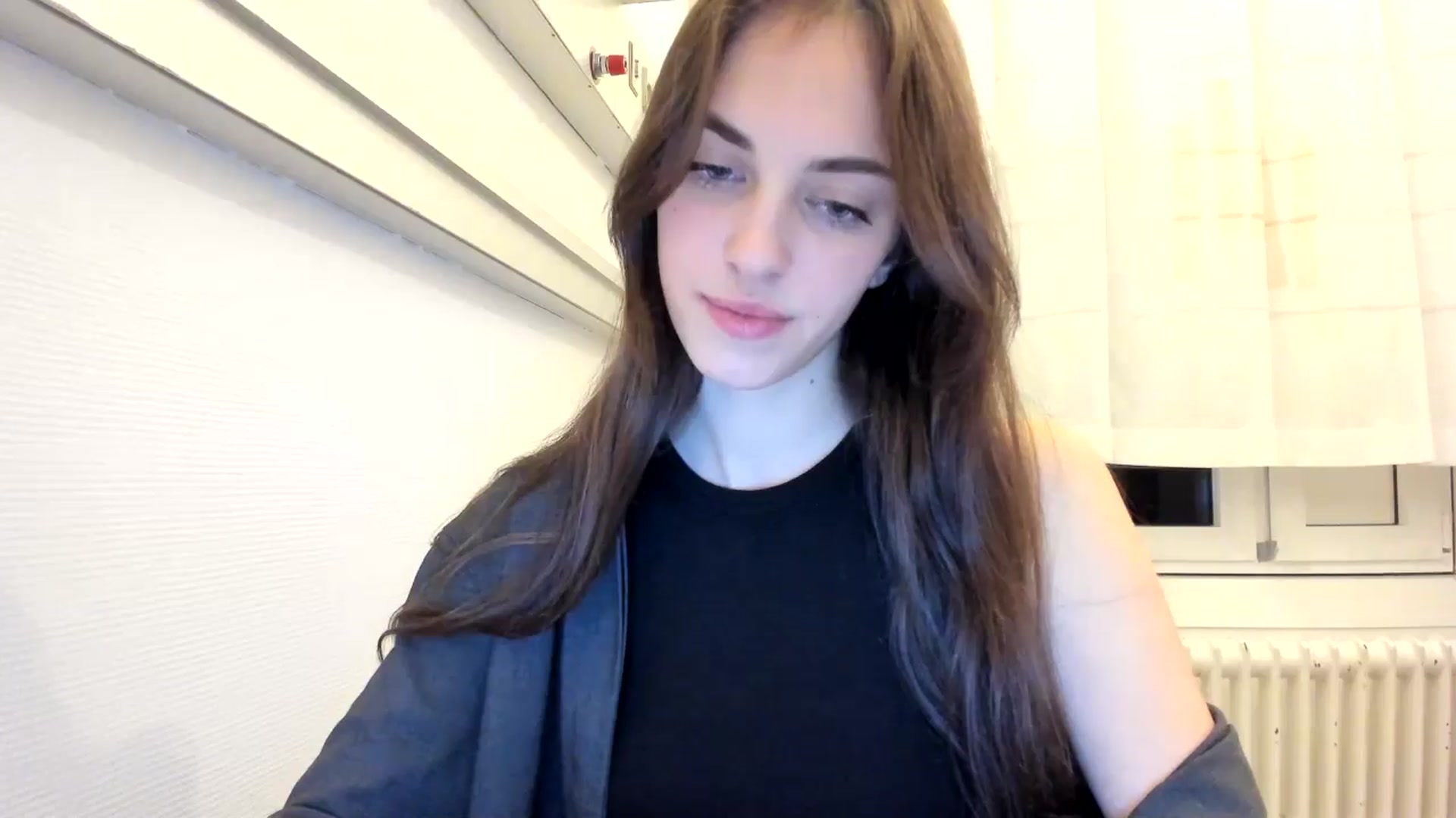 Gallery image thumbnail from Dashamoxy's myfreecams stream on, 12/18/2025, 19:44 image 19 of 20