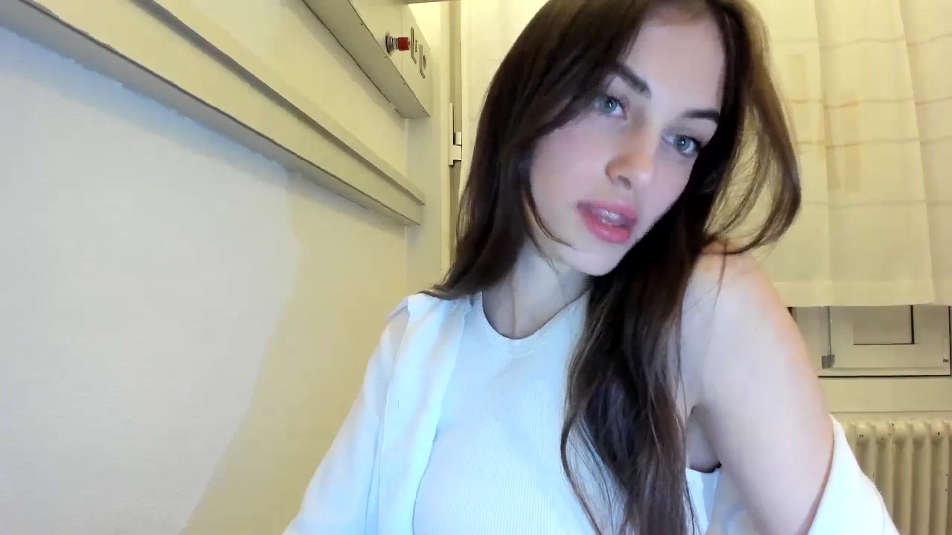 Gallery image thumbnail from Dashamoxy's myfreecams stream on, 12/18/2025, 20:15 image 15 of 20